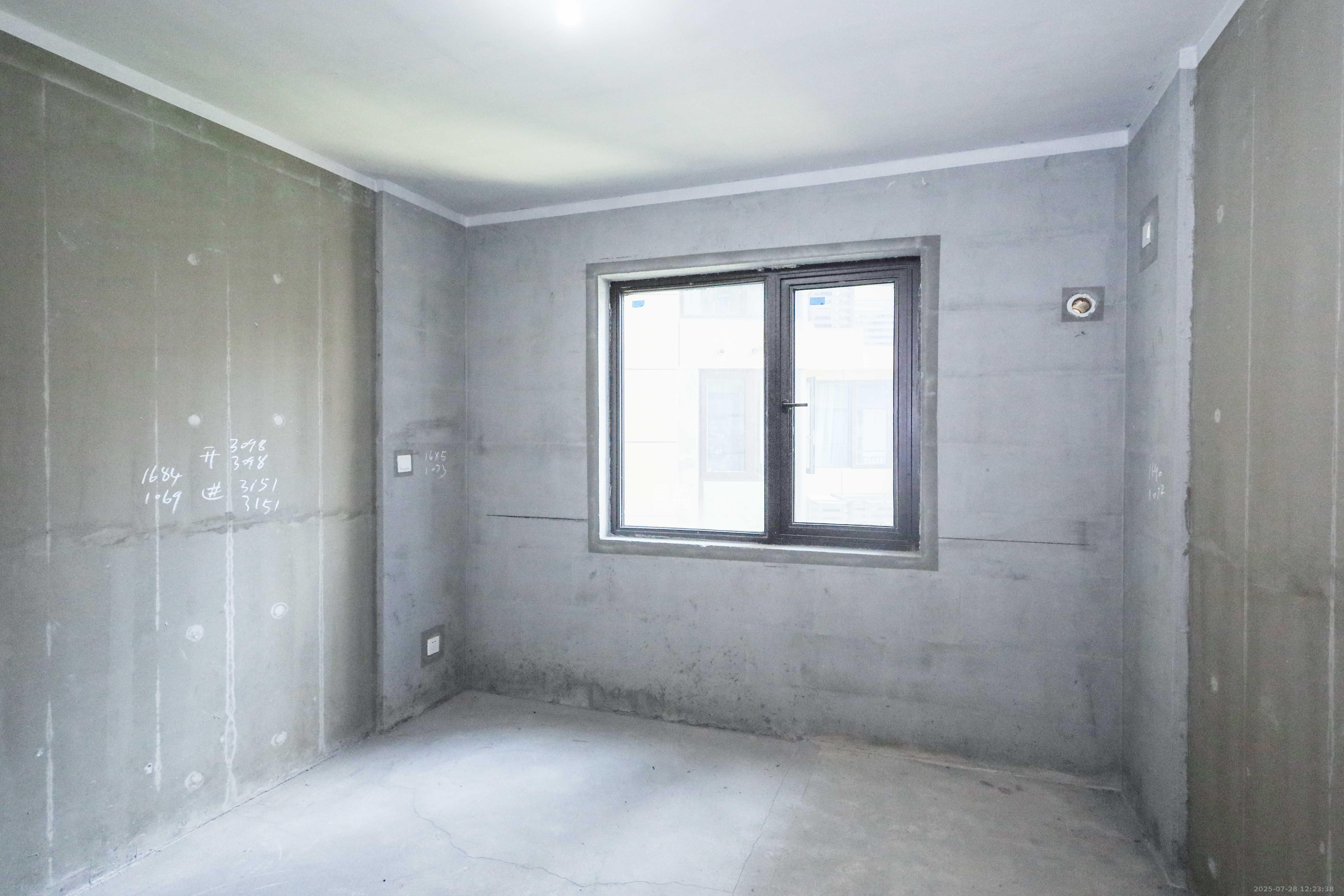 中国铁建梅溪青秀三期 4室2厅2卫 193.0万 中国铁建梅溪青秀三期 4室2厅2卫 193.0万卧室