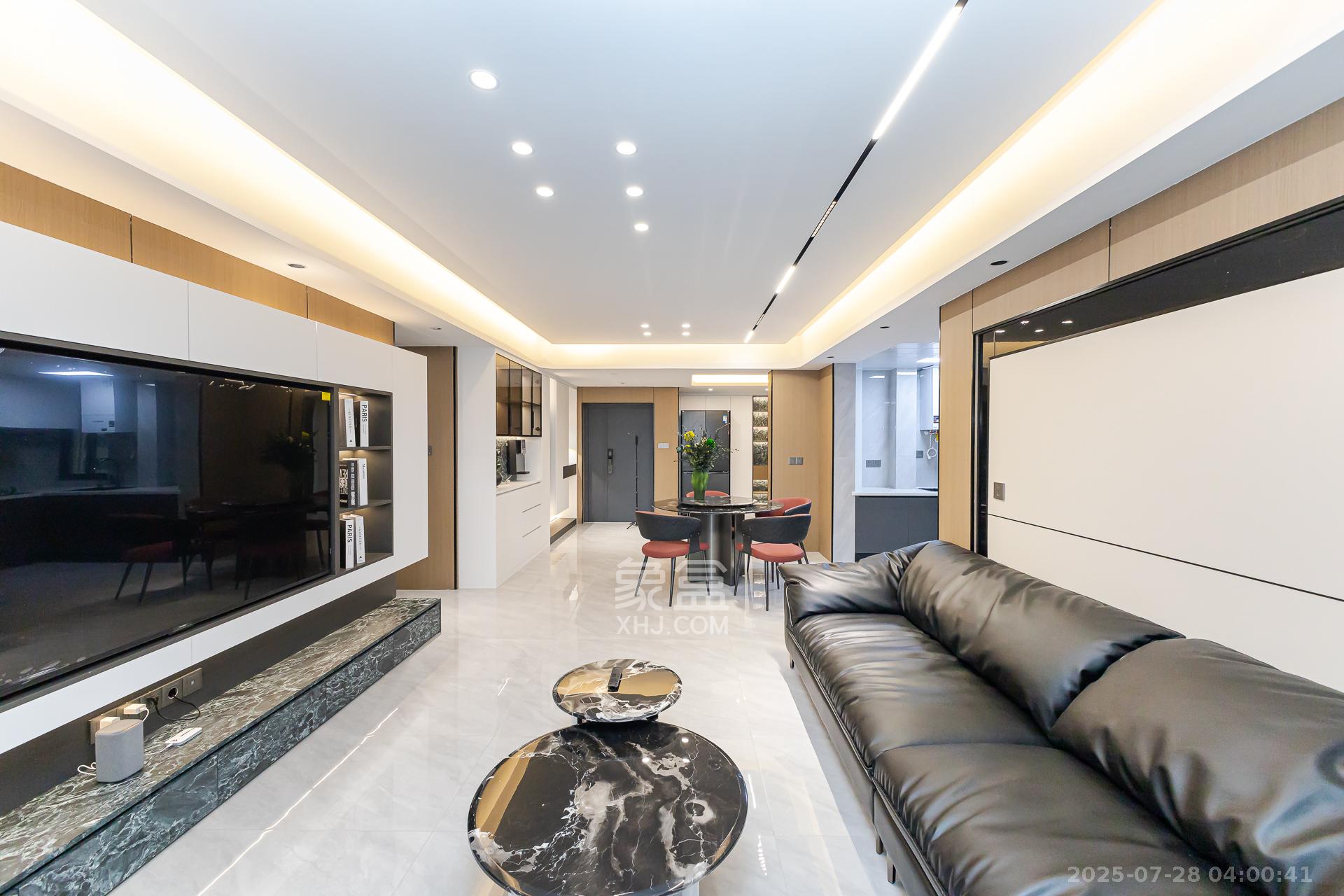 明发阅江悦府  5室2厅2卫    119.8万 明发阅江悦府  5室2厅2卫    119.8万客厅