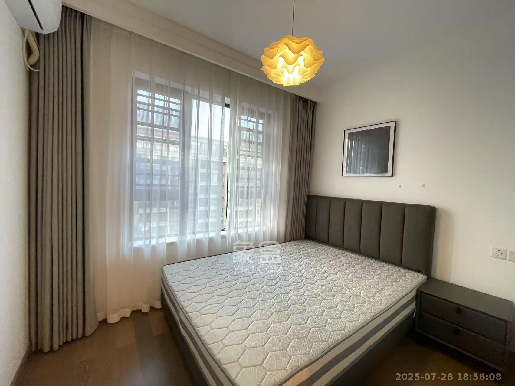 龙湖铂金中心(龙湖春江郦城) 4室2厅2卫 6300.0元/月 龙湖铂金中心(龙湖春江郦城) 4室2厅2卫 6300.0元/月室内图