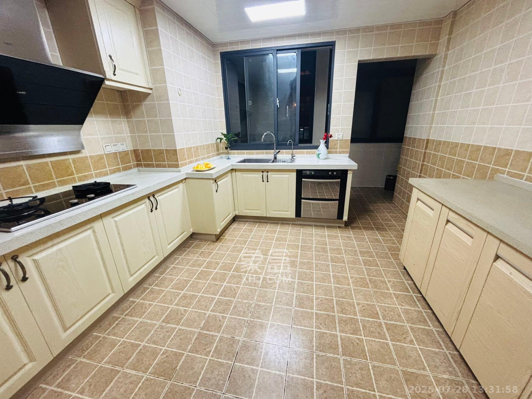 龙湾国际洋房 5室2厅3卫 6500.0元/月 龙湾国际洋房 5室2厅3卫 6500.0元/月室内图