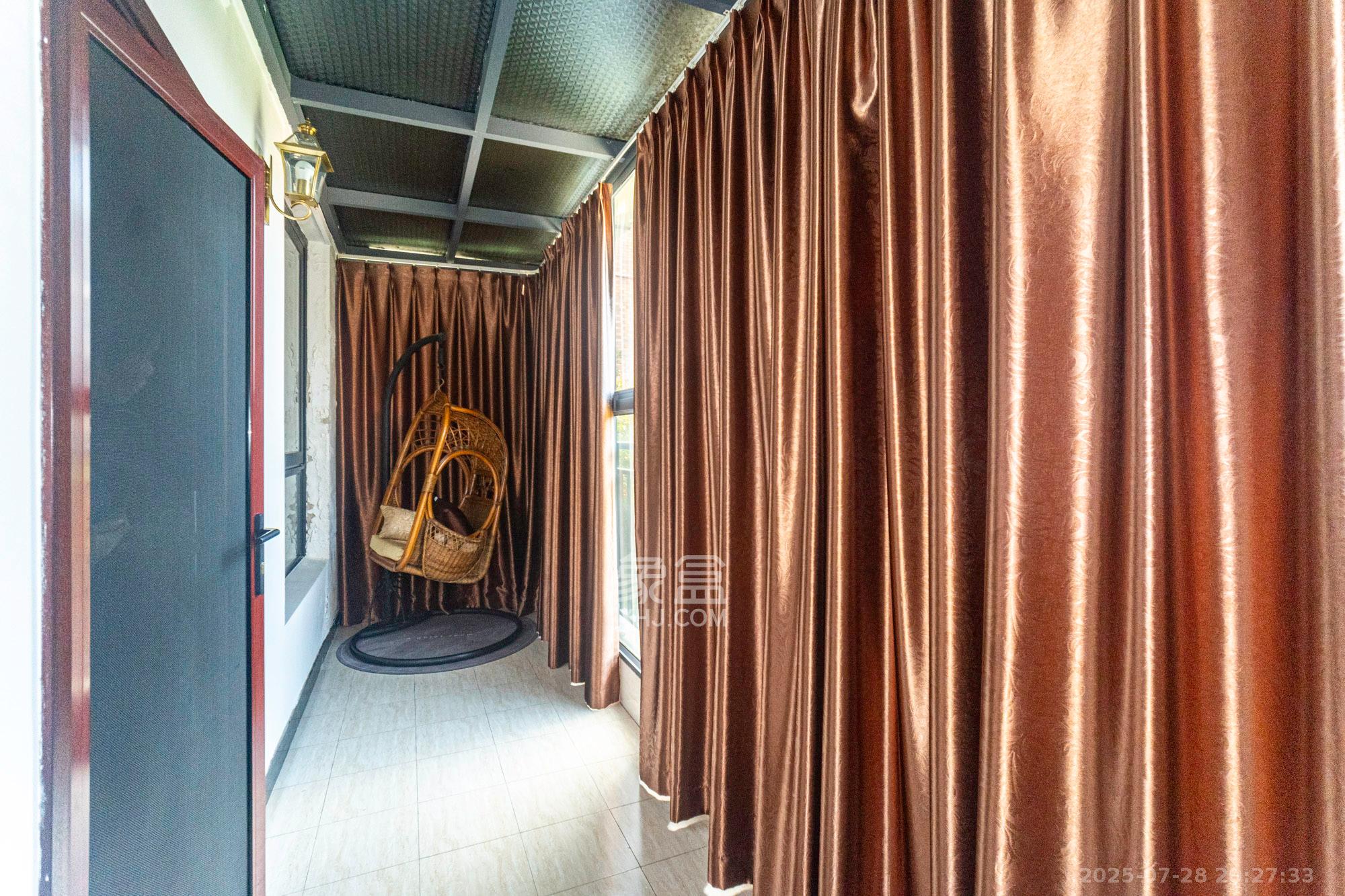 山水湾 5室3厅3卫 460.0万 山水湾 5室3厅3卫 460.0万阳台