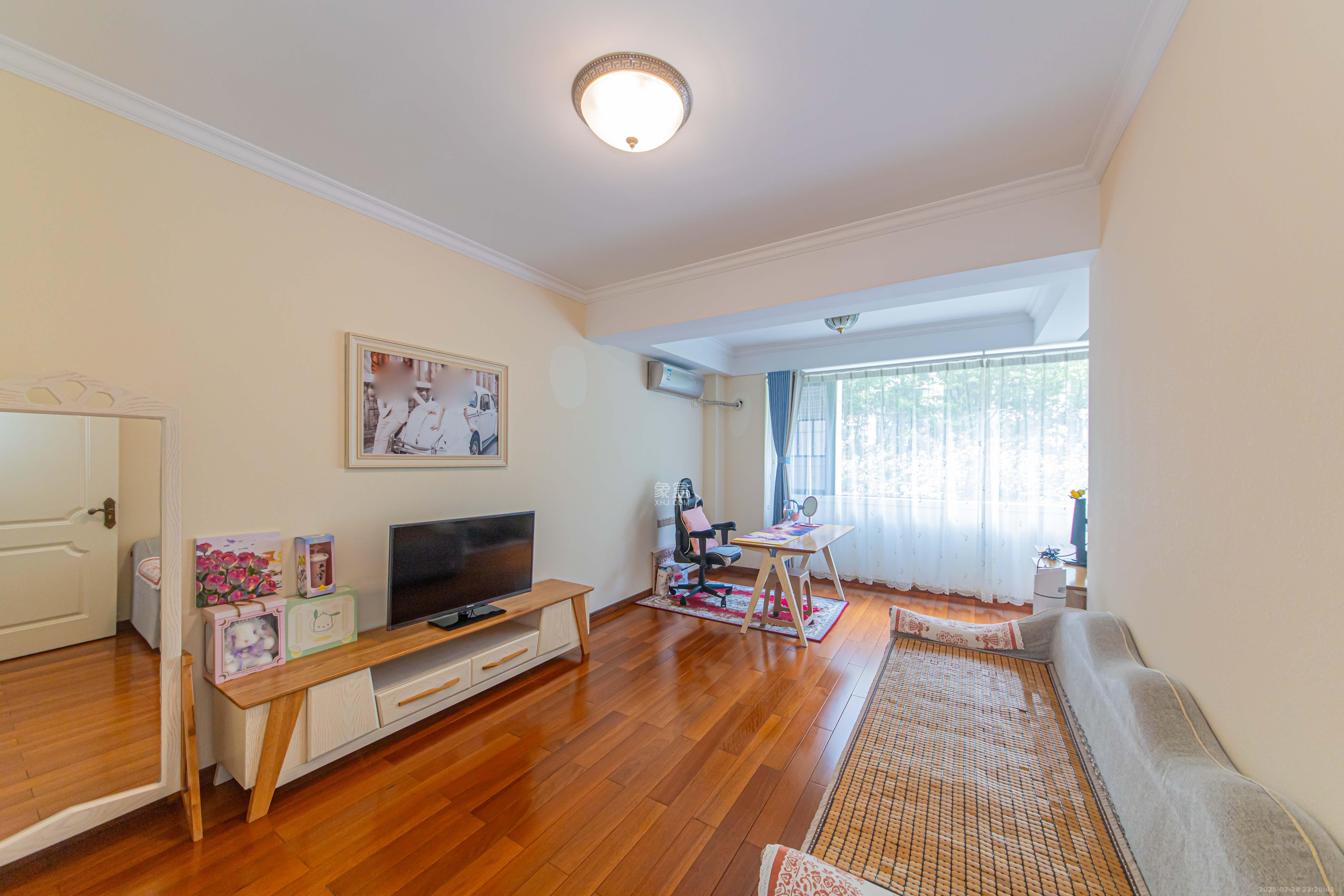 鑫远尚玺苑 5室2厅2卫 388.0万 鑫远尚玺苑 5室2厅2卫 388.0万卧室