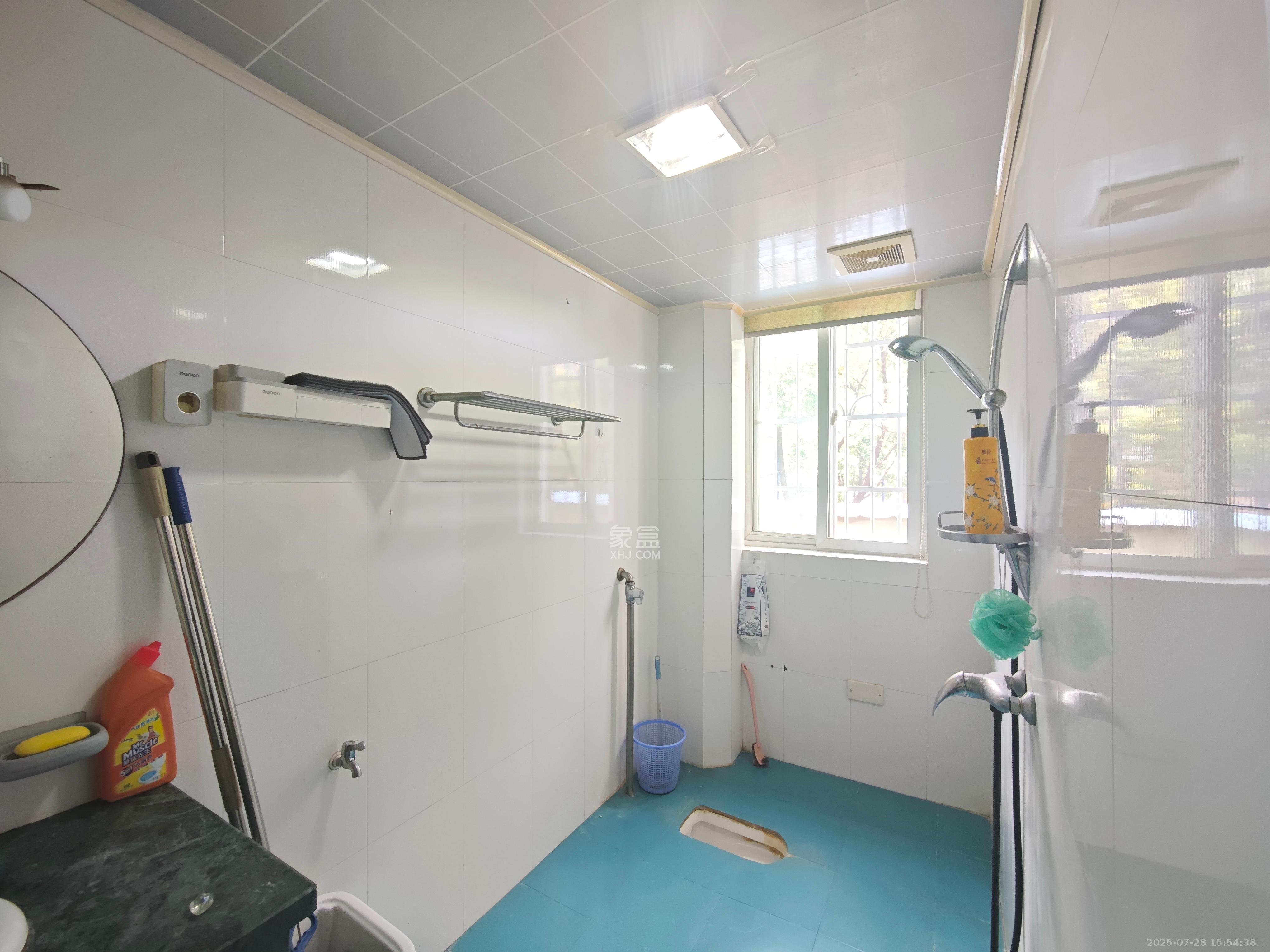 华银南苑 3室2厅2卫 1900.0元/月 华银南苑 3室2厅2卫 1900.0元/月室内图