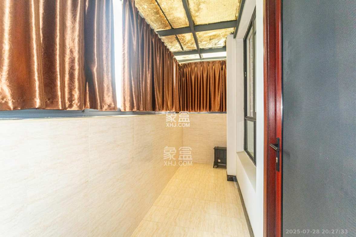 山水湾 5室3厅3卫 460.0万 山水湾 5室3厅3卫 460.0万阳台