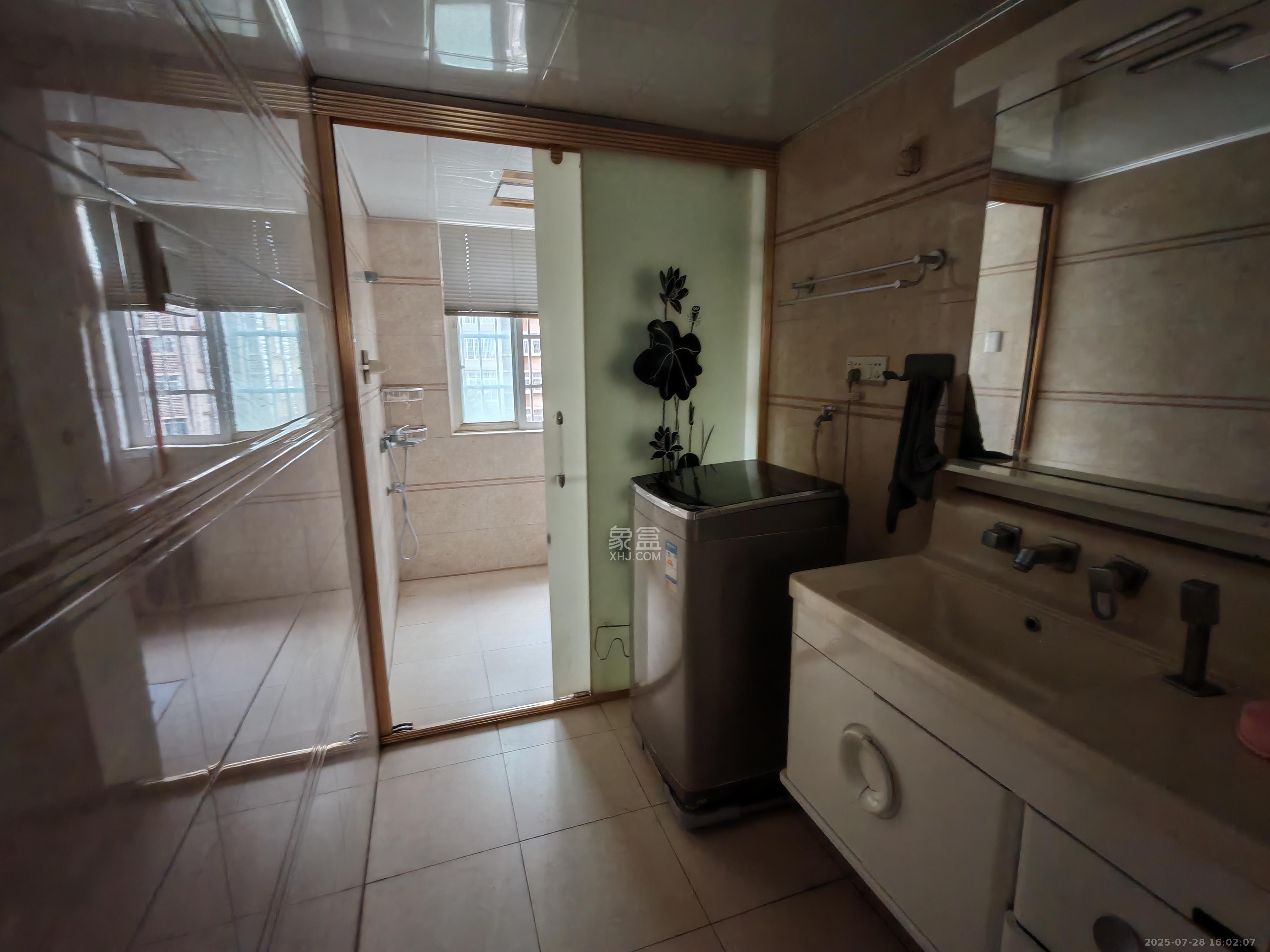 洋湖景园 3室1厅2卫 2800.0元/月 洋湖景园 3室1厅2卫 2800.0元/月室内图