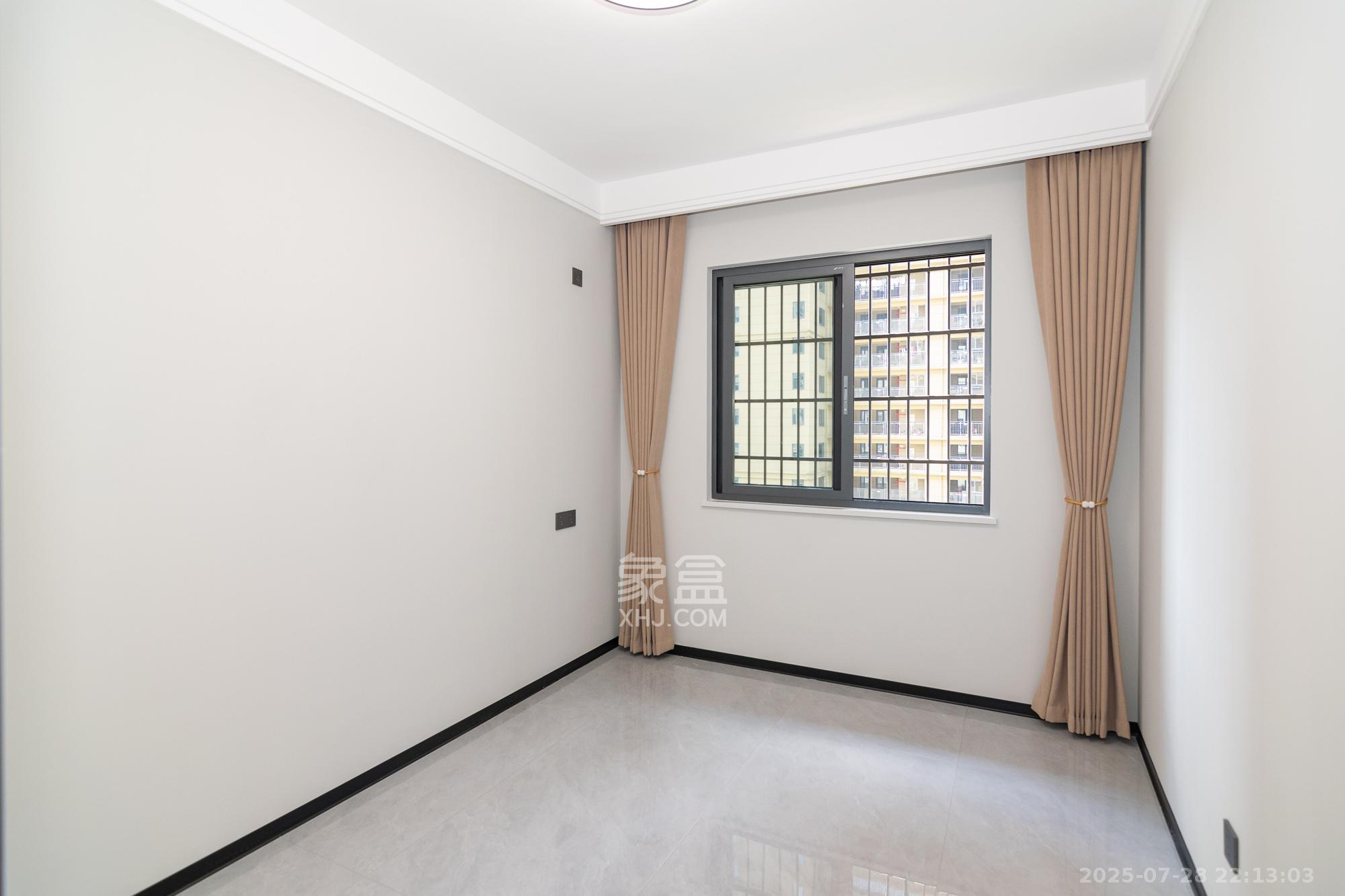 澳海月亮湾  4室2厅2卫    89.8万卧室