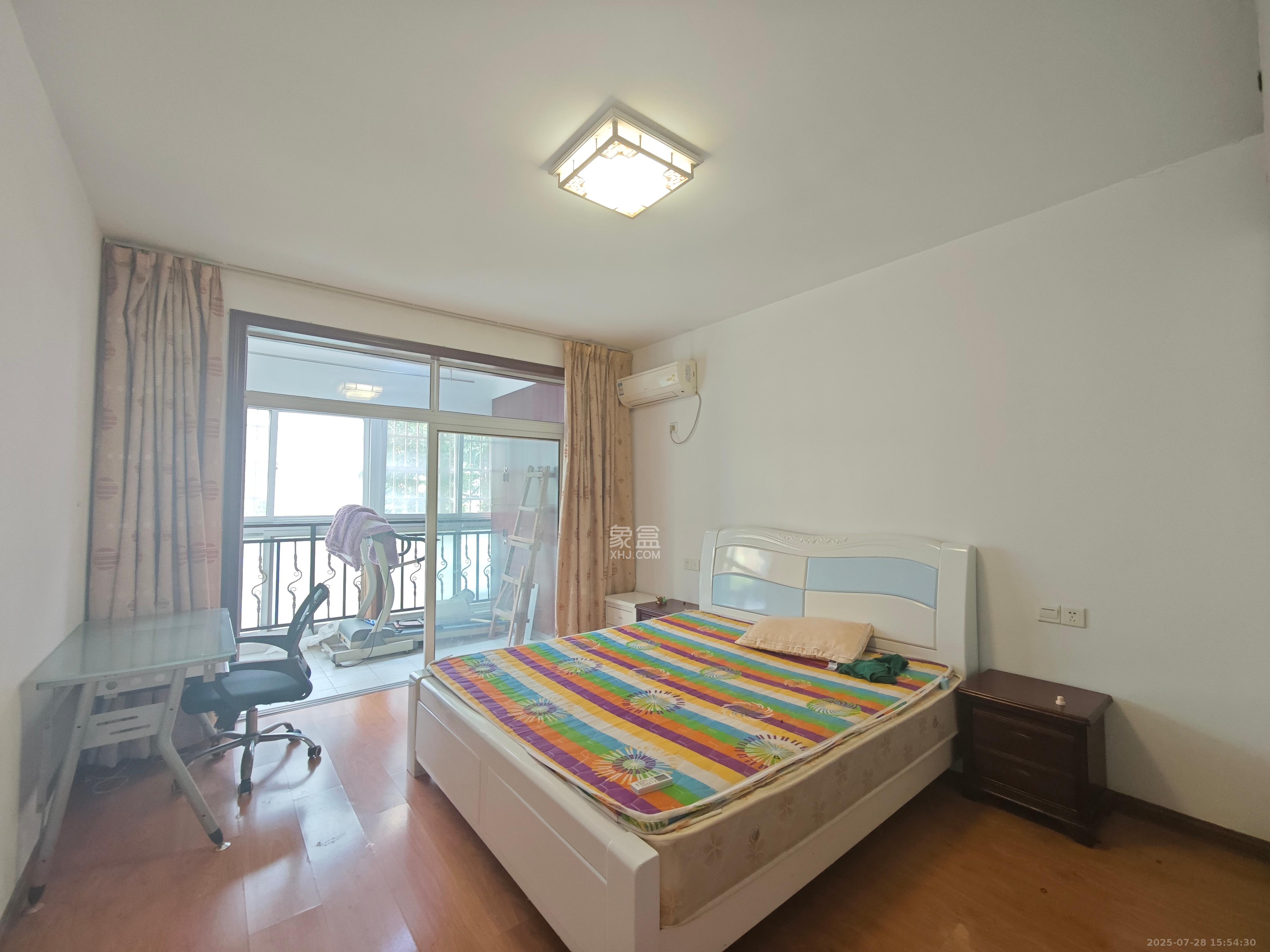 华银南苑 3室2厅2卫 1900.0元/月 华银南苑 3室2厅2卫 1900.0元/月室内图