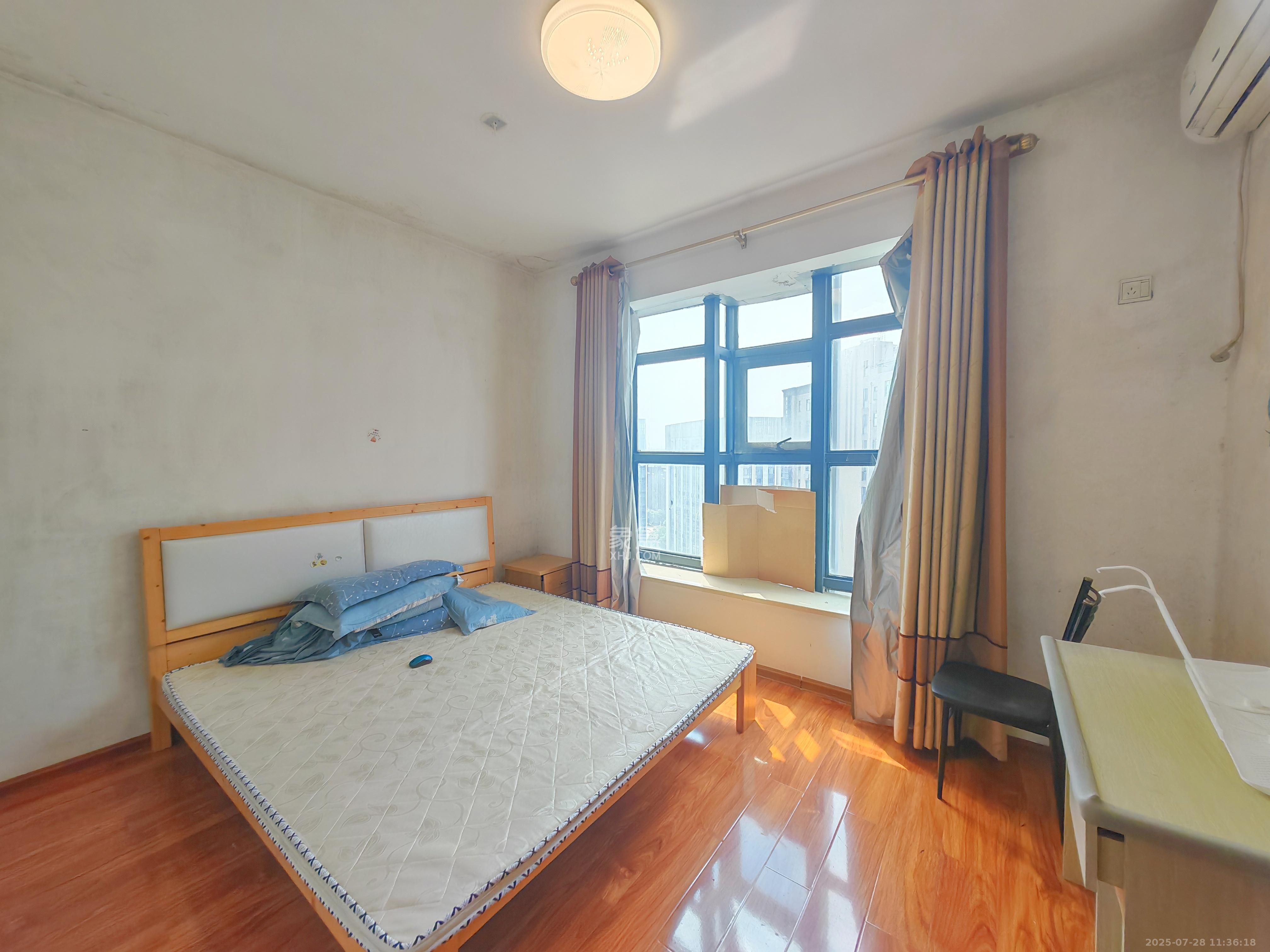 湘府9号  1室2厅1卫   1800.00元/月室内图