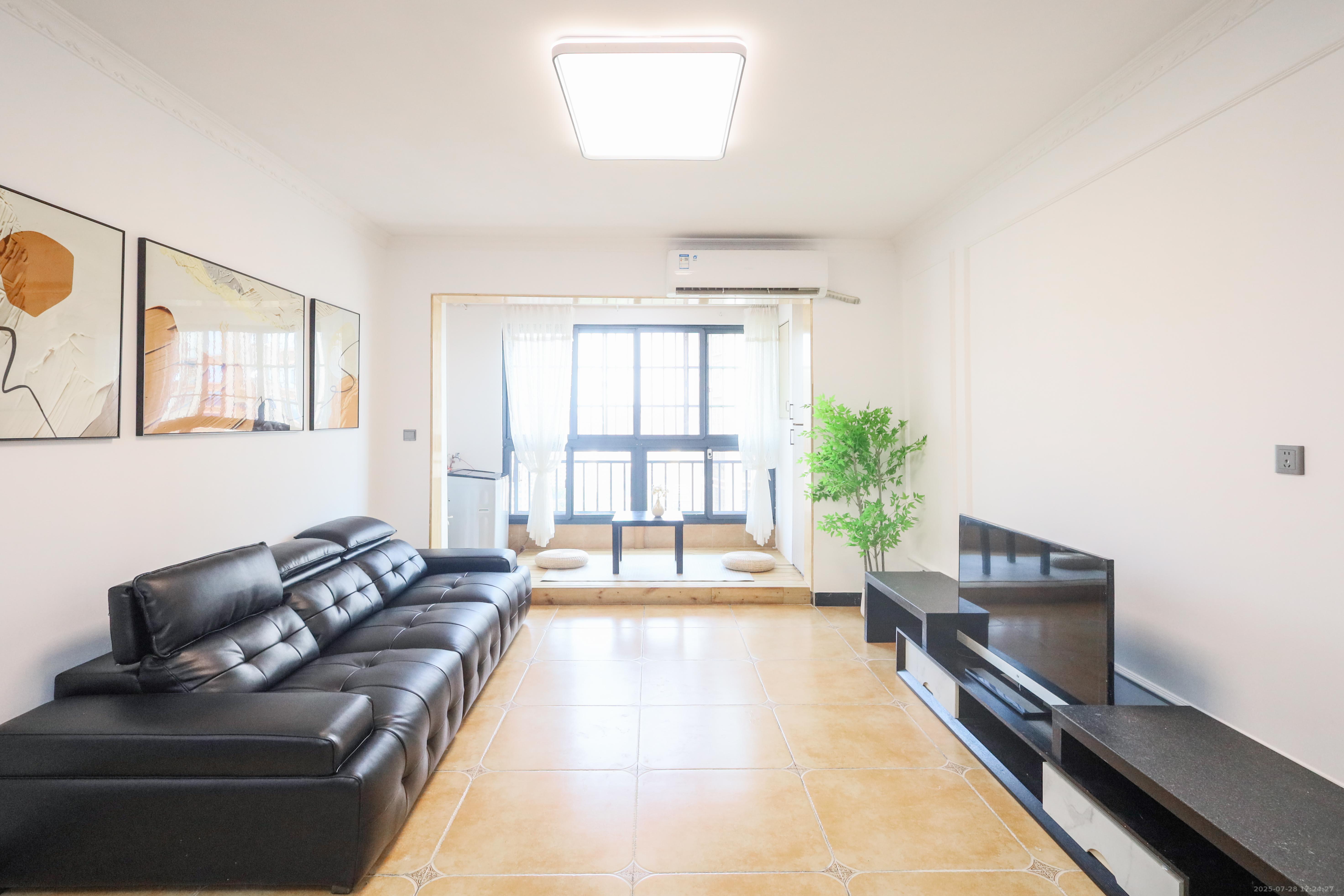 天元涉外景园C区  3室2厅1卫    70.0万 天元涉外景园C区  3室2厅1卫    70.0万客厅