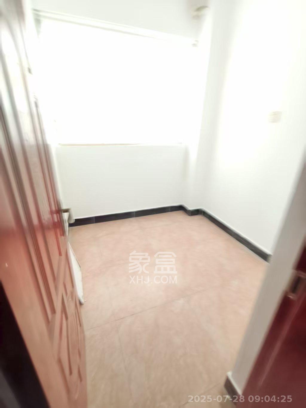 岳华嘉园  3室2厅2卫   2300.00元/月室内图