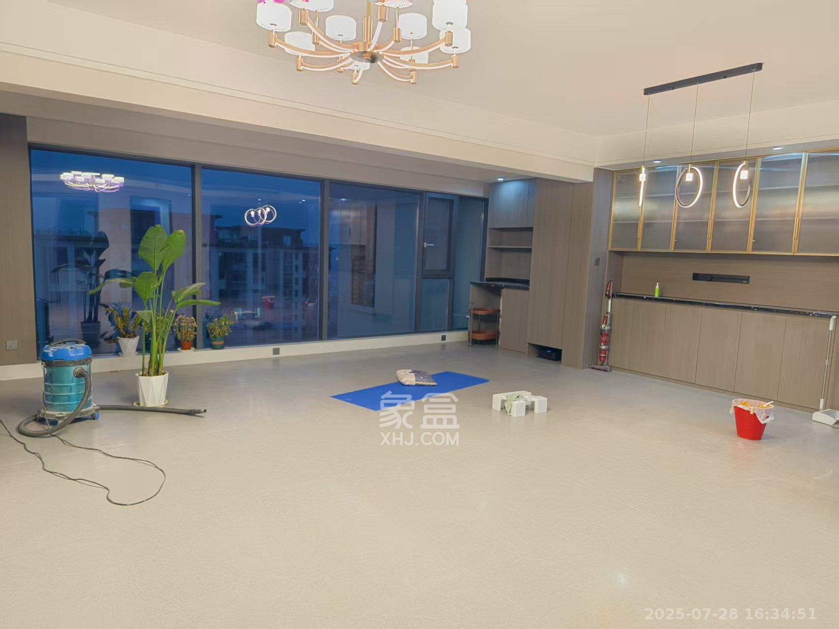 蓝光雍锦半岛  4室2厅2卫    4000.0元/月室内图