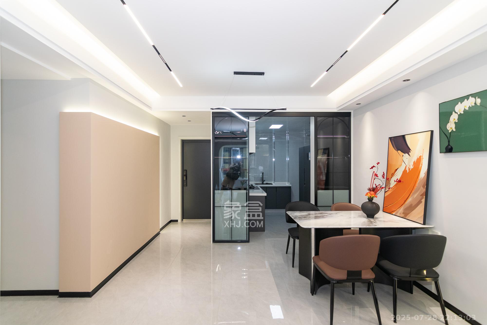 澳海月亮湾  4室2厅2卫    89.8万客厅