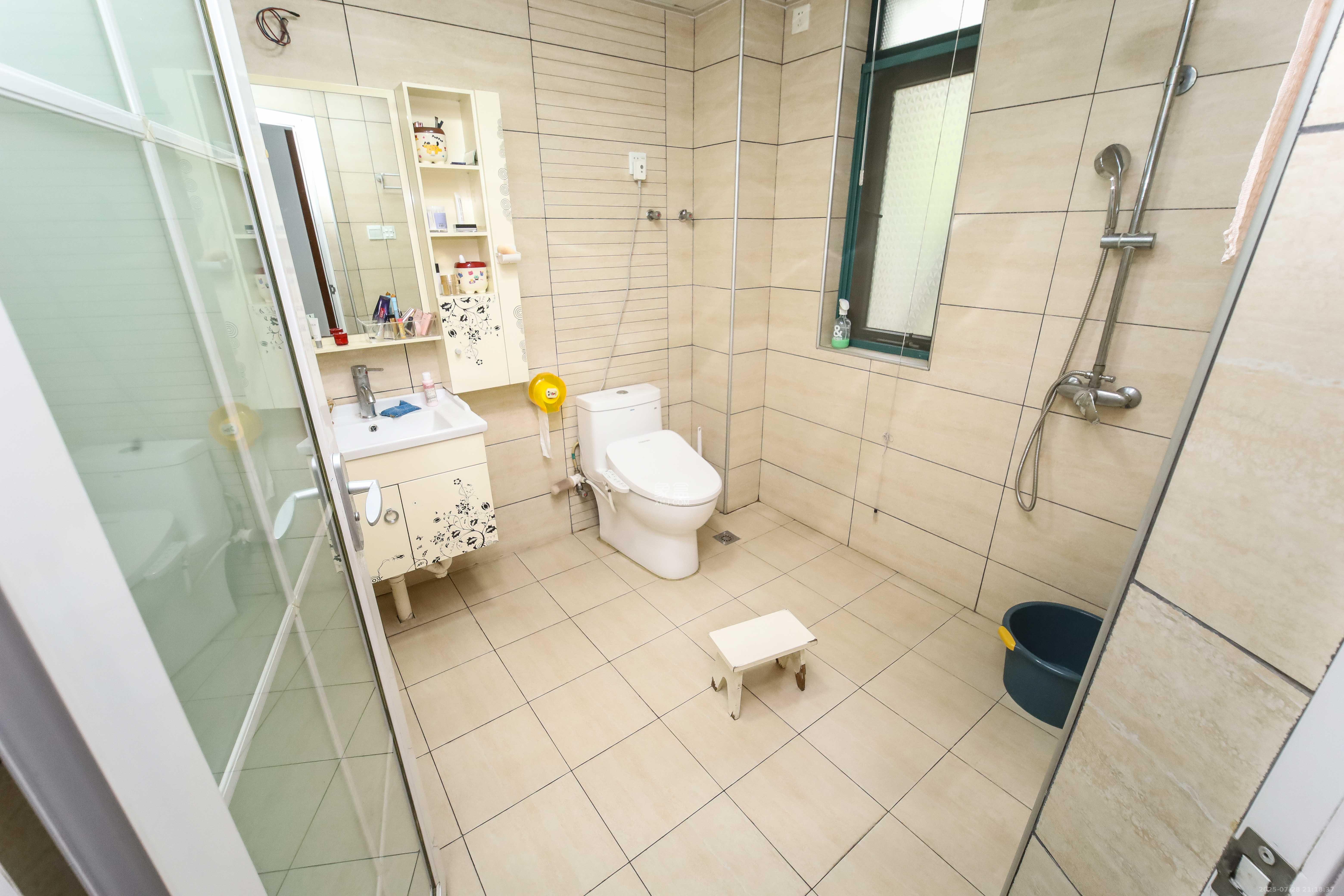 凯乐湘园 3室2厅2卫 99.8万 凯乐湘园 3室2厅2卫 99.8万卫生间