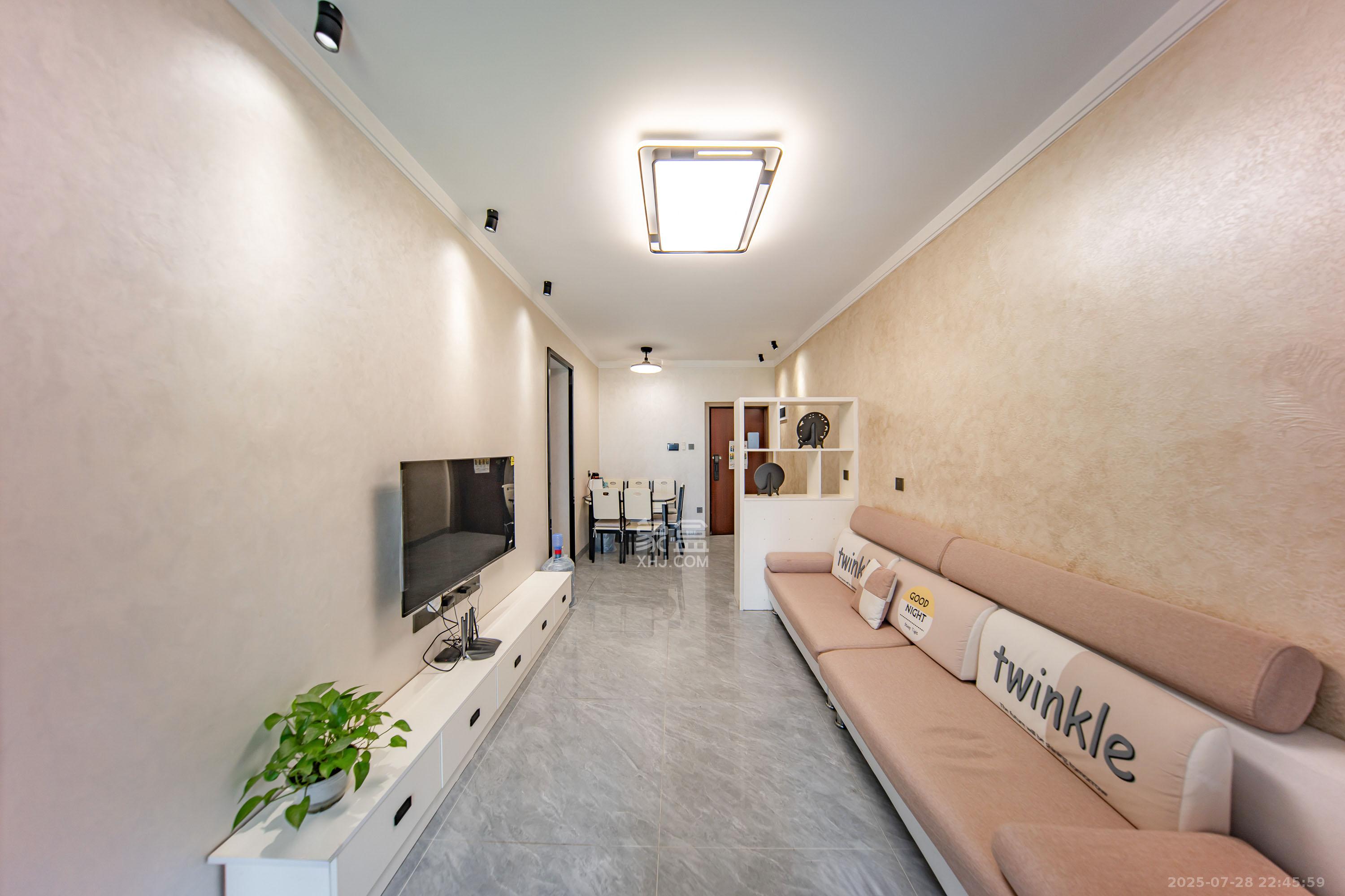 蔷薇国际 2室1厅1卫 49.8万 蔷薇国际 2室1厅1卫 49.8万客厅