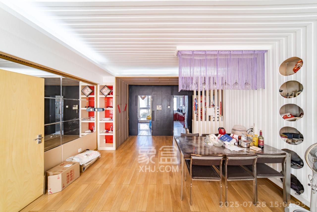 阳光100二期  3室2厅2卫    2600.0元/月室内图