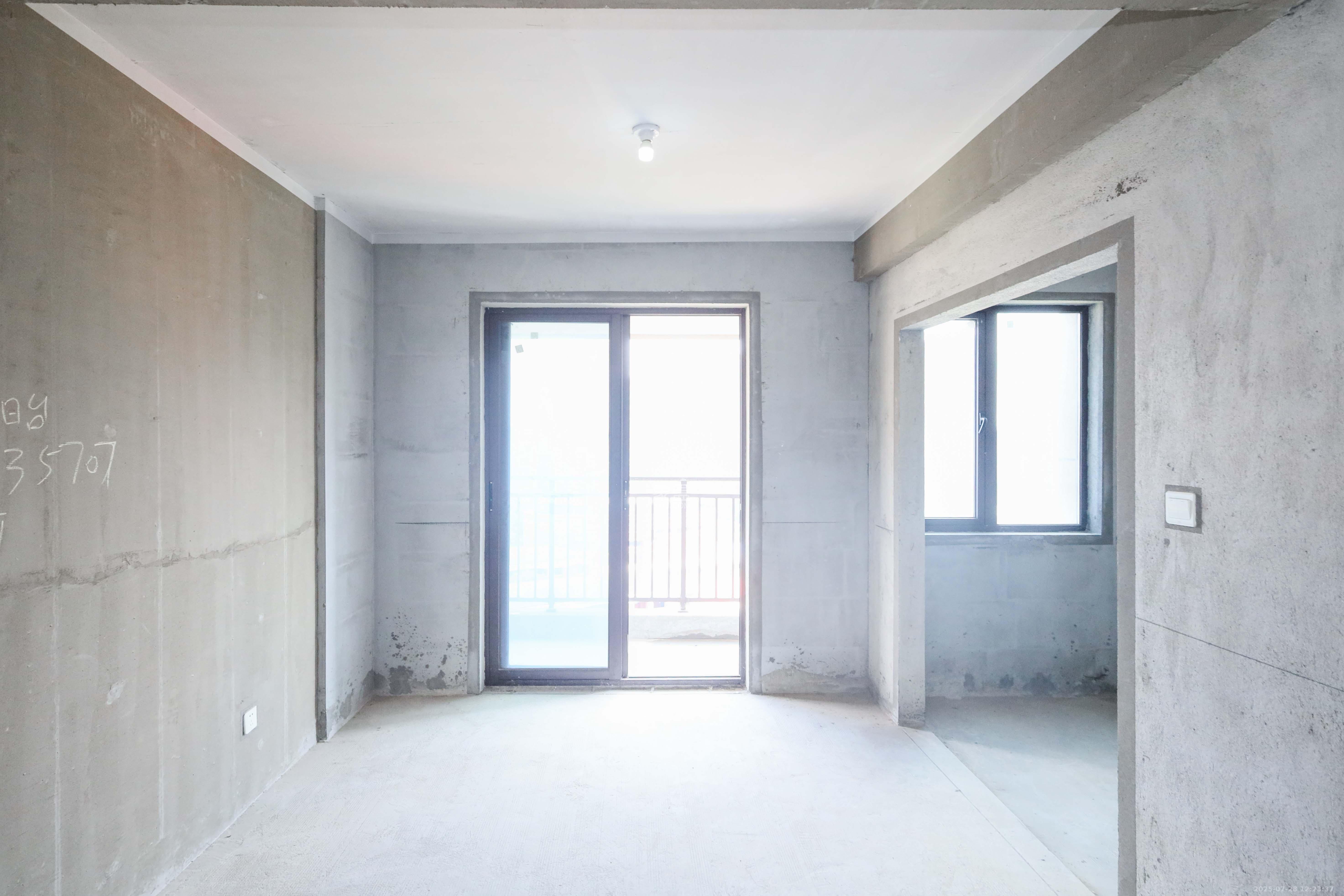 中国铁建梅溪青秀三期 4室2厅2卫 193.0万 中国铁建梅溪青秀三期 4室2厅2卫 193.0万客厅