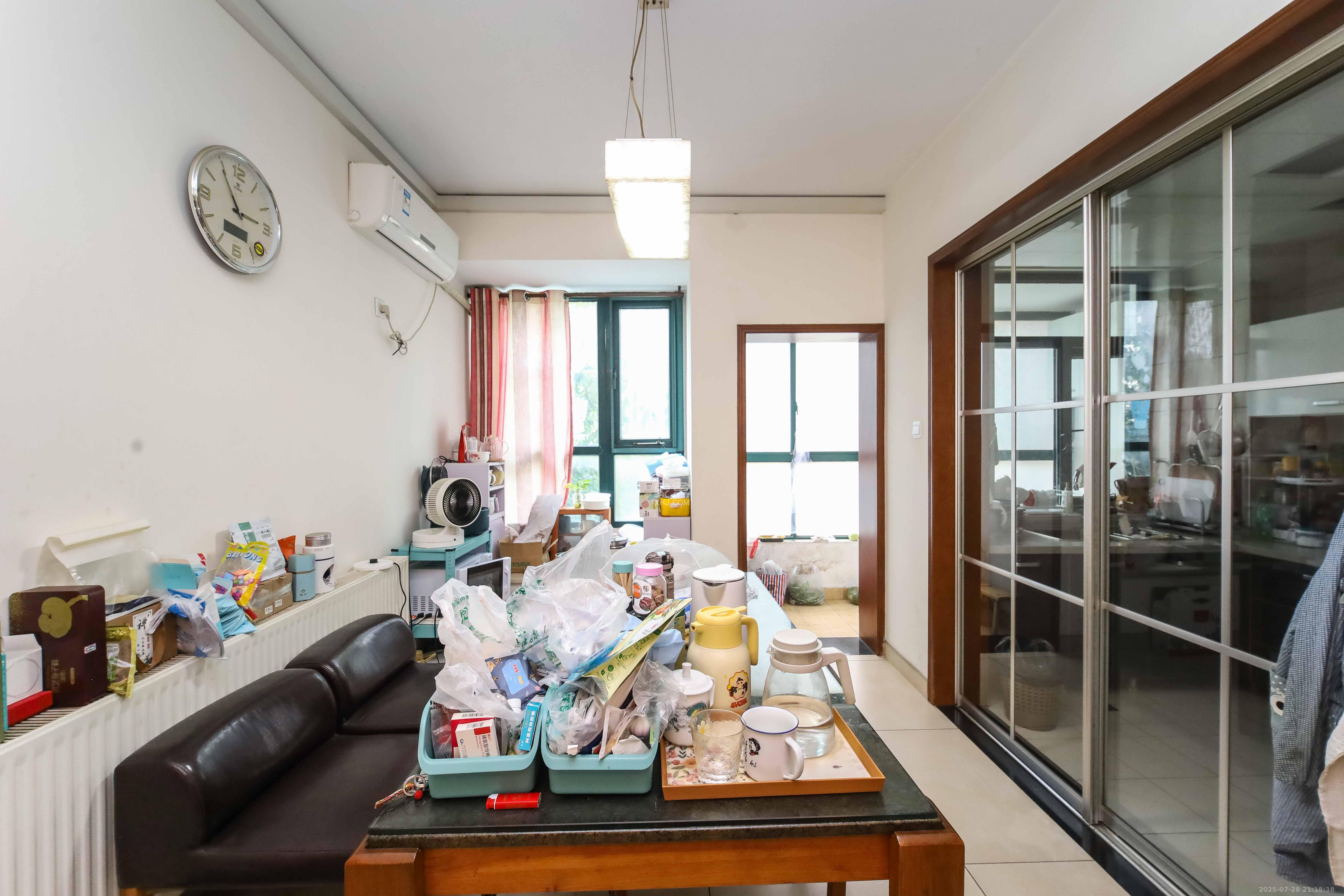 凯乐湘园  3室2厅2卫    99.8万客厅