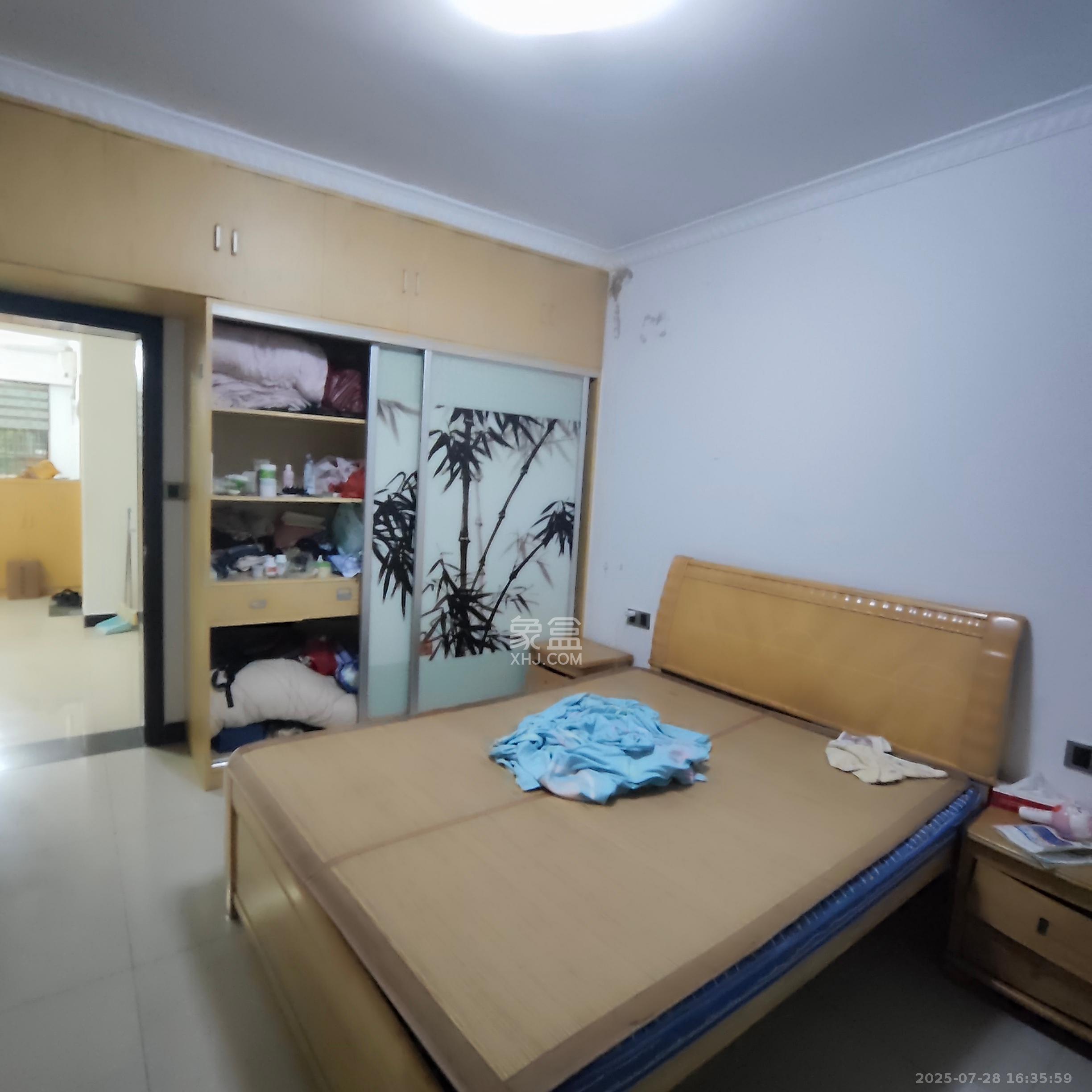 中南汽车世界  2室2厅1卫    1400.0元/月室内图