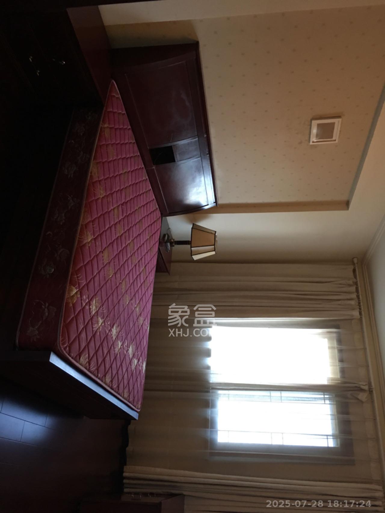 芙蓉公寓 4室2厅2卫 2600.0元/月 芙蓉公寓 4室2厅2卫 2600.0元/月室内图