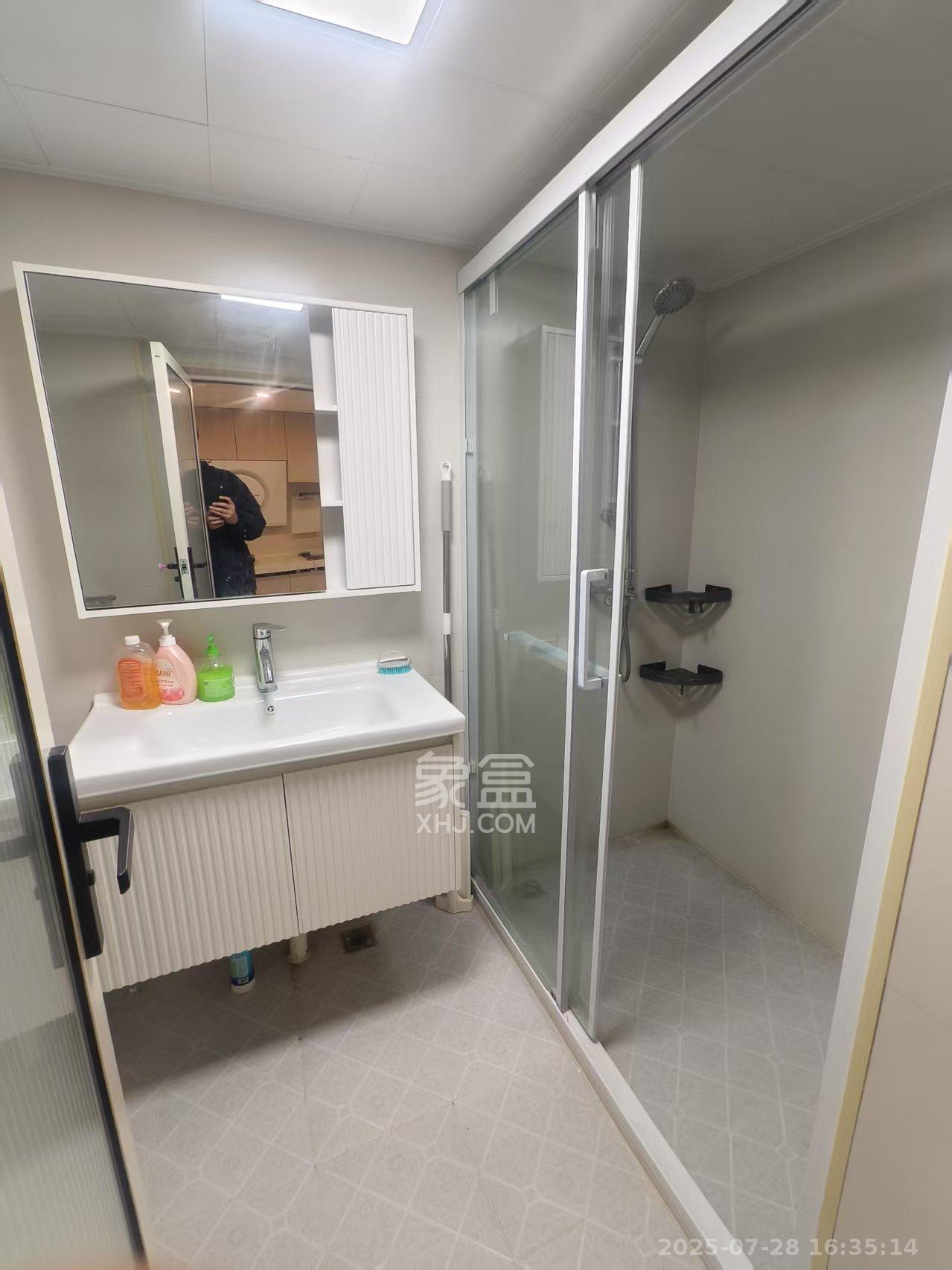 藏珑湖上公馆  2室1厅1卫    3000.0元/月 藏珑湖上公馆  2室1厅1卫    3000.0元/月室内图