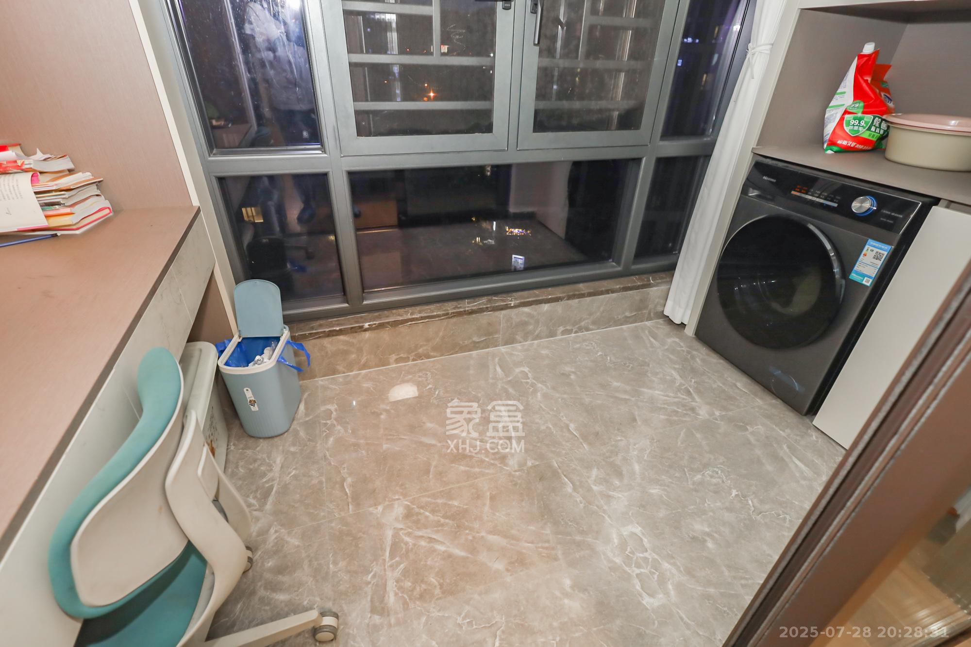 越秀悦湖台 4室2厅2卫 228.0万 越秀悦湖台 4室2厅2卫 228.0万阳台