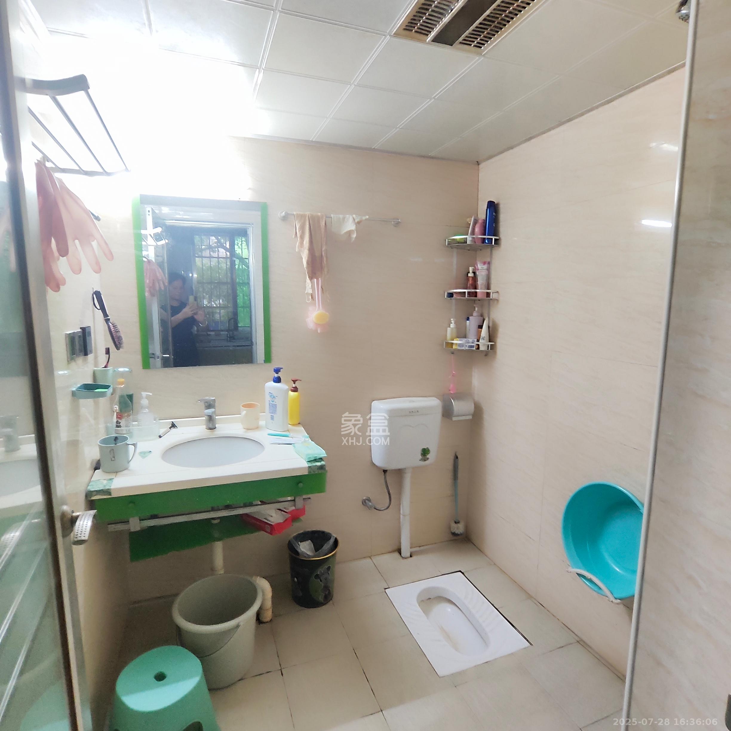 中南汽车世界  2室2厅1卫    1400.0元/月室内图