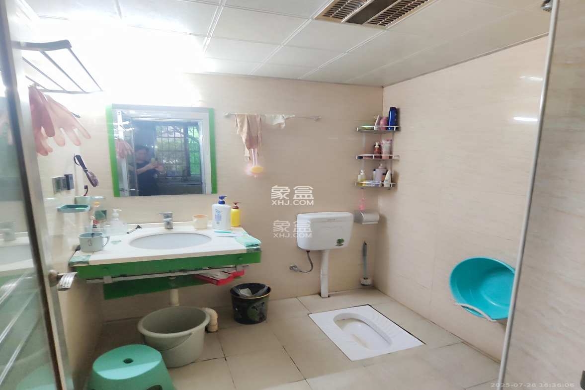 中南汽车世界 2室2厅1卫 1400.0元/月 中南汽车世界 2室2厅1卫 1400.0元/月室内图