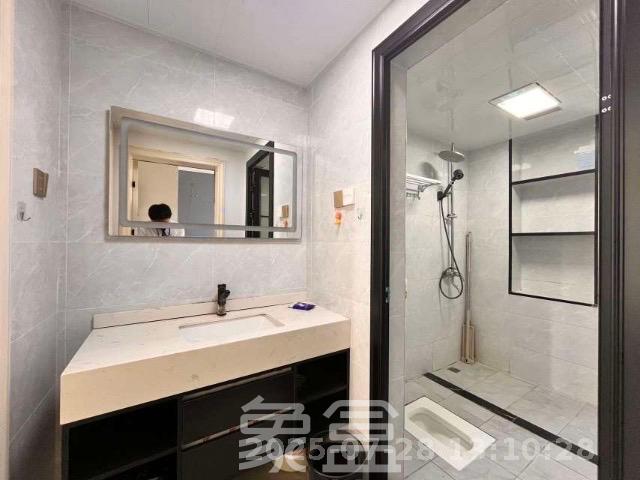 荣悦台 3室2厅2卫 4500.0元/月 荣悦台 3室2厅2卫 4500.0元/月室内图