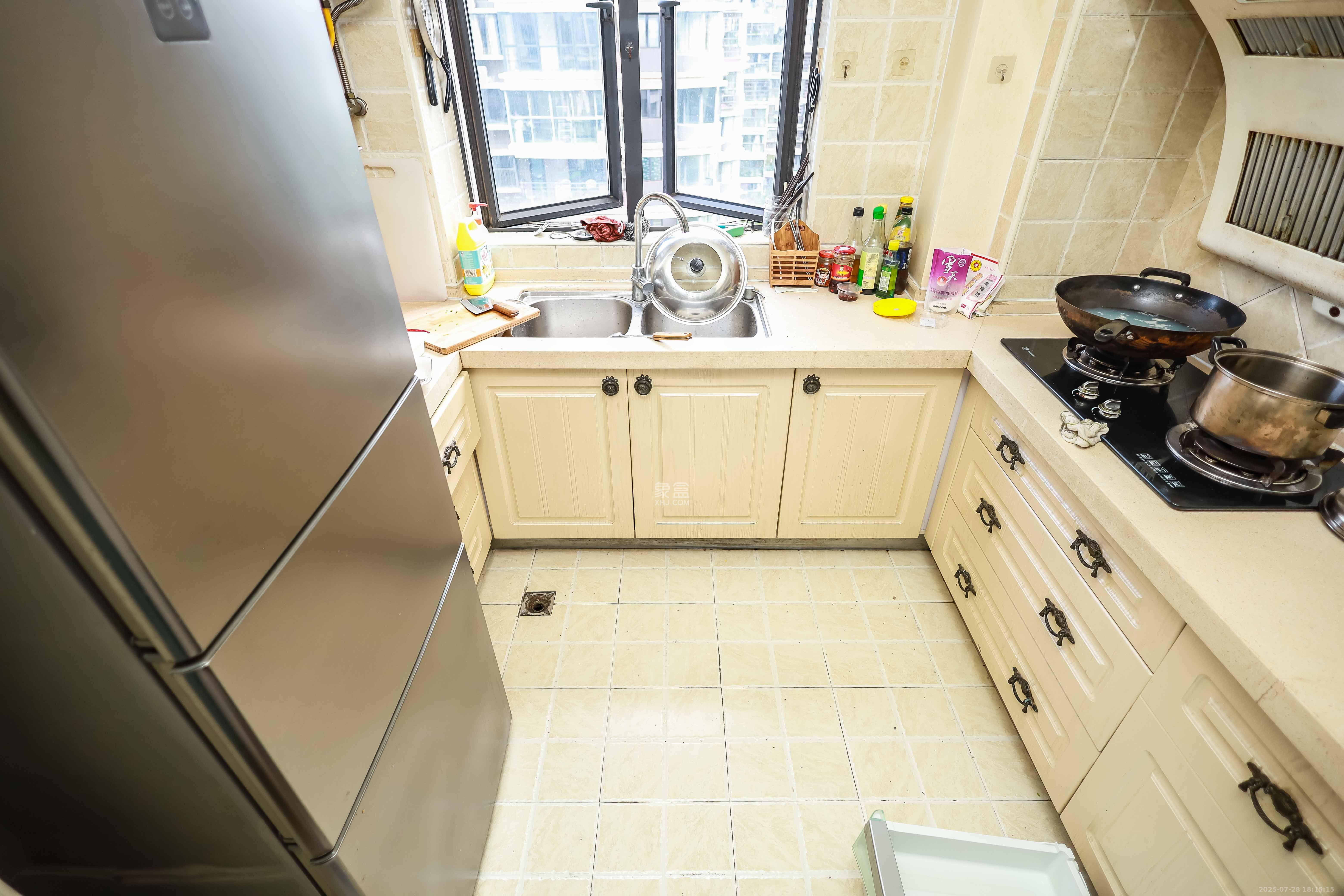 西城龙庭 3室2厅2卫 88.0万 西城龙庭 3室2厅2卫 88.0万厨房