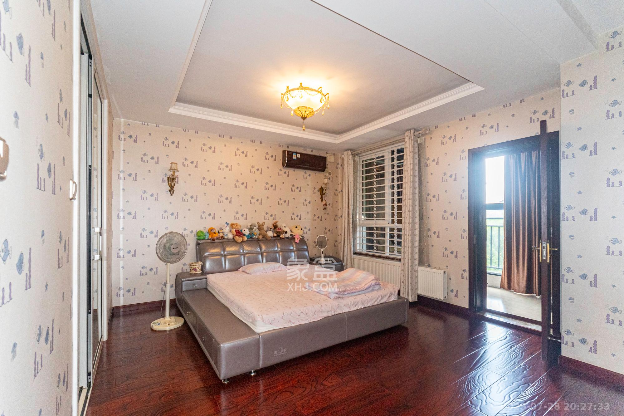 山水湾 5室3厅3卫 460.0万 山水湾 5室3厅3卫 460.0万卧室