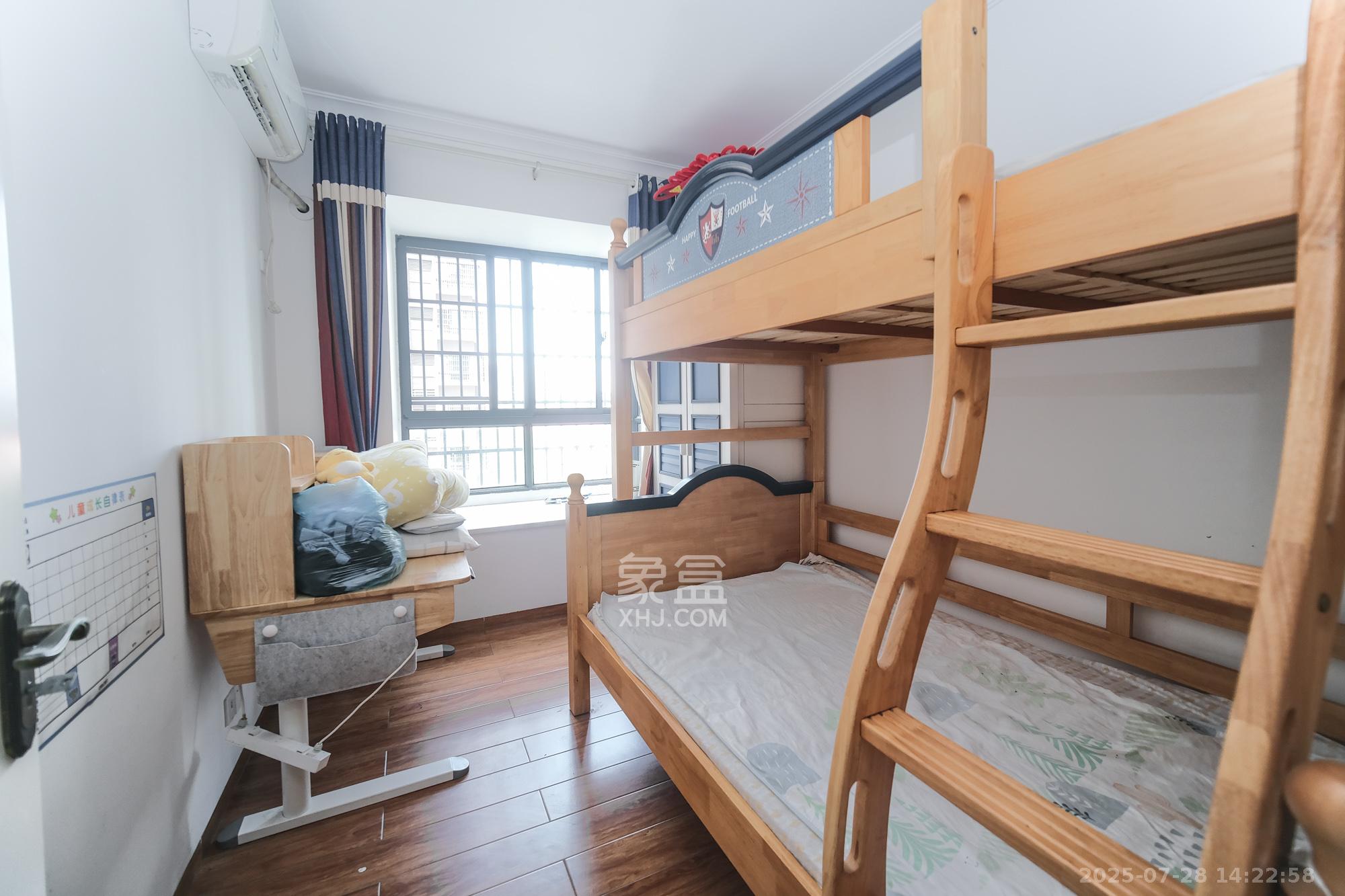 丰源国际 3室2厅2卫 81.0万 丰源国际 3室2厅2卫 81.0万卧室