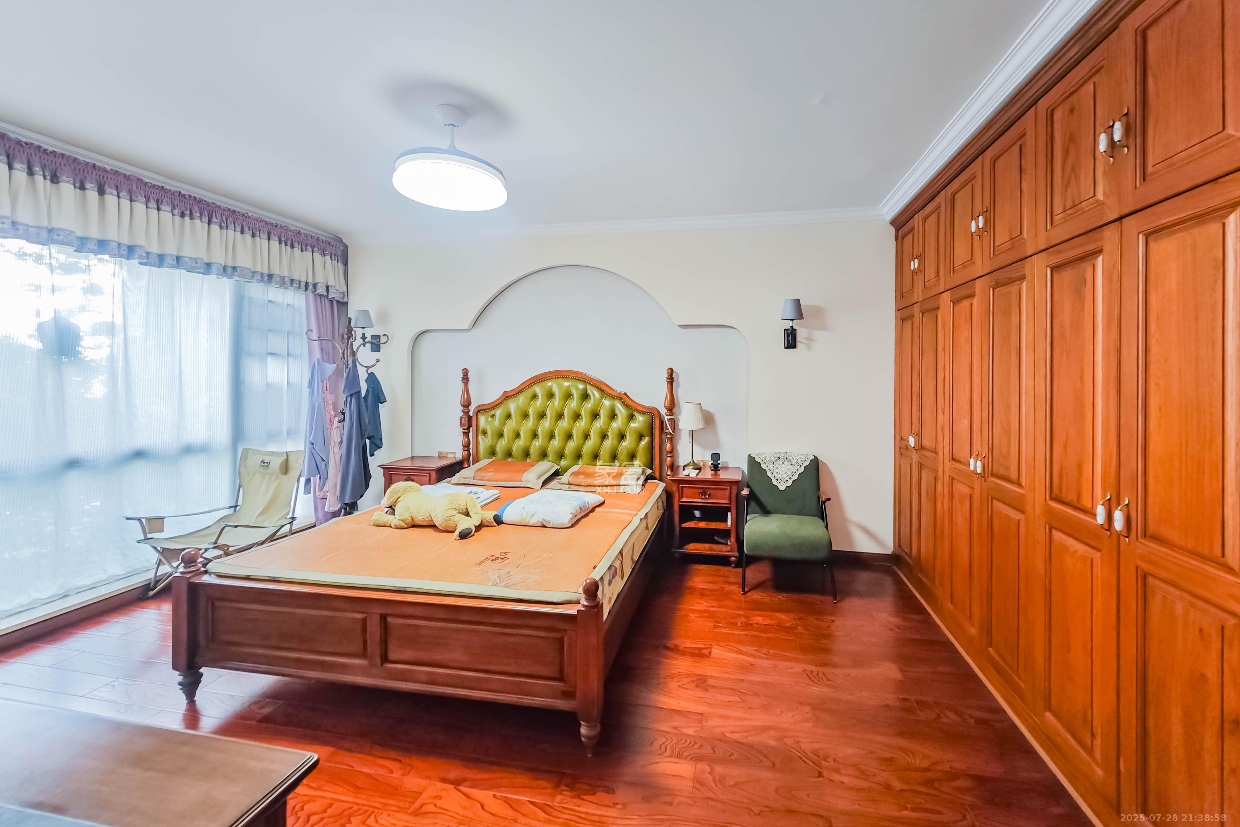 融科东南海 4室2厅2卫 139.0万 融科东南海 4室2厅2卫 139.0万卧室