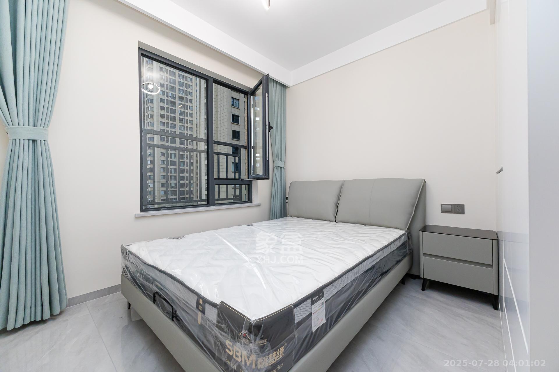 明发阅江悦府  5室2厅2卫    119.8万 明发阅江悦府  5室2厅2卫    119.8万卧室