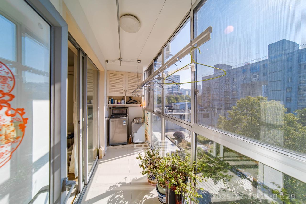 阳光100二期  3室2厅2卫    2600.0元/月室内图