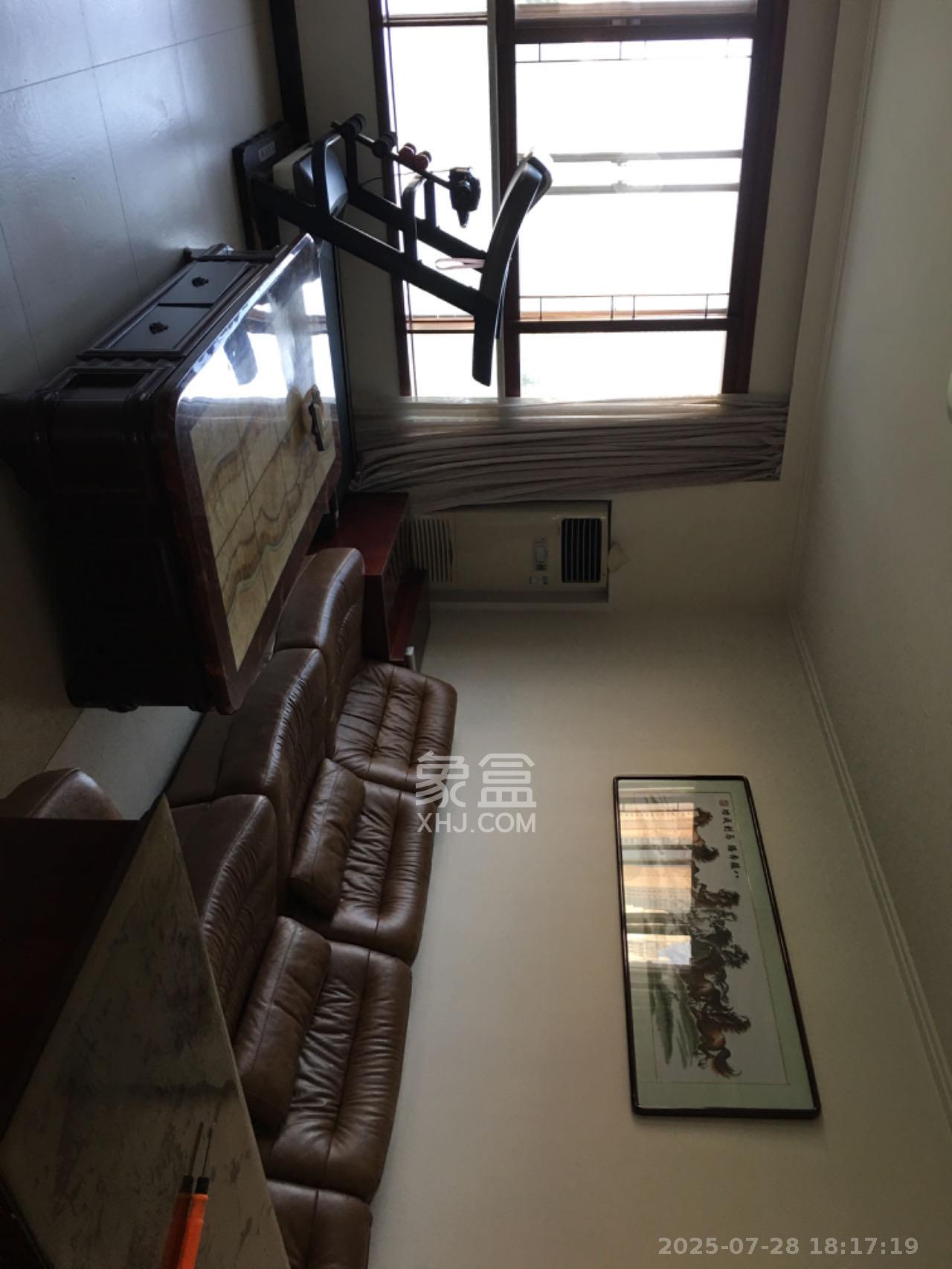 芙蓉公寓 4室2厅2卫 2600.0元/月 芙蓉公寓 4室2厅2卫 2600.0元/月室内图