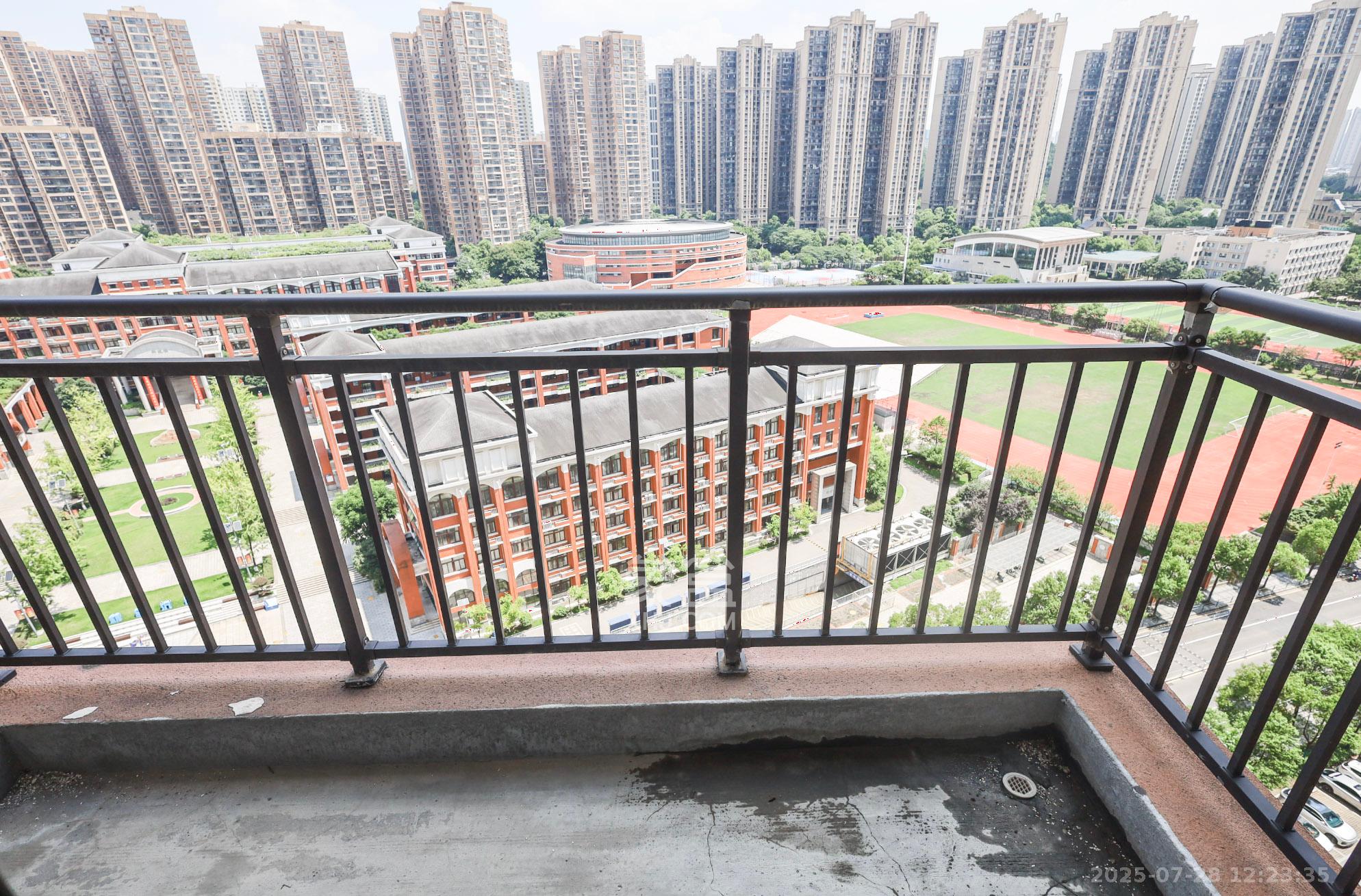 中国铁建梅溪青秀三期 4室2厅2卫 193.0万 中国铁建梅溪青秀三期 4室2厅2卫 193.0万阳台