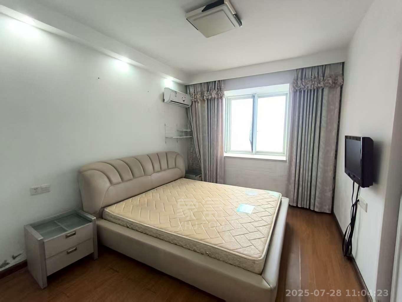 九天国际  3室2厅2卫    2400.0元/月 九天国际  3室2厅2卫    2400.0元/月户型图