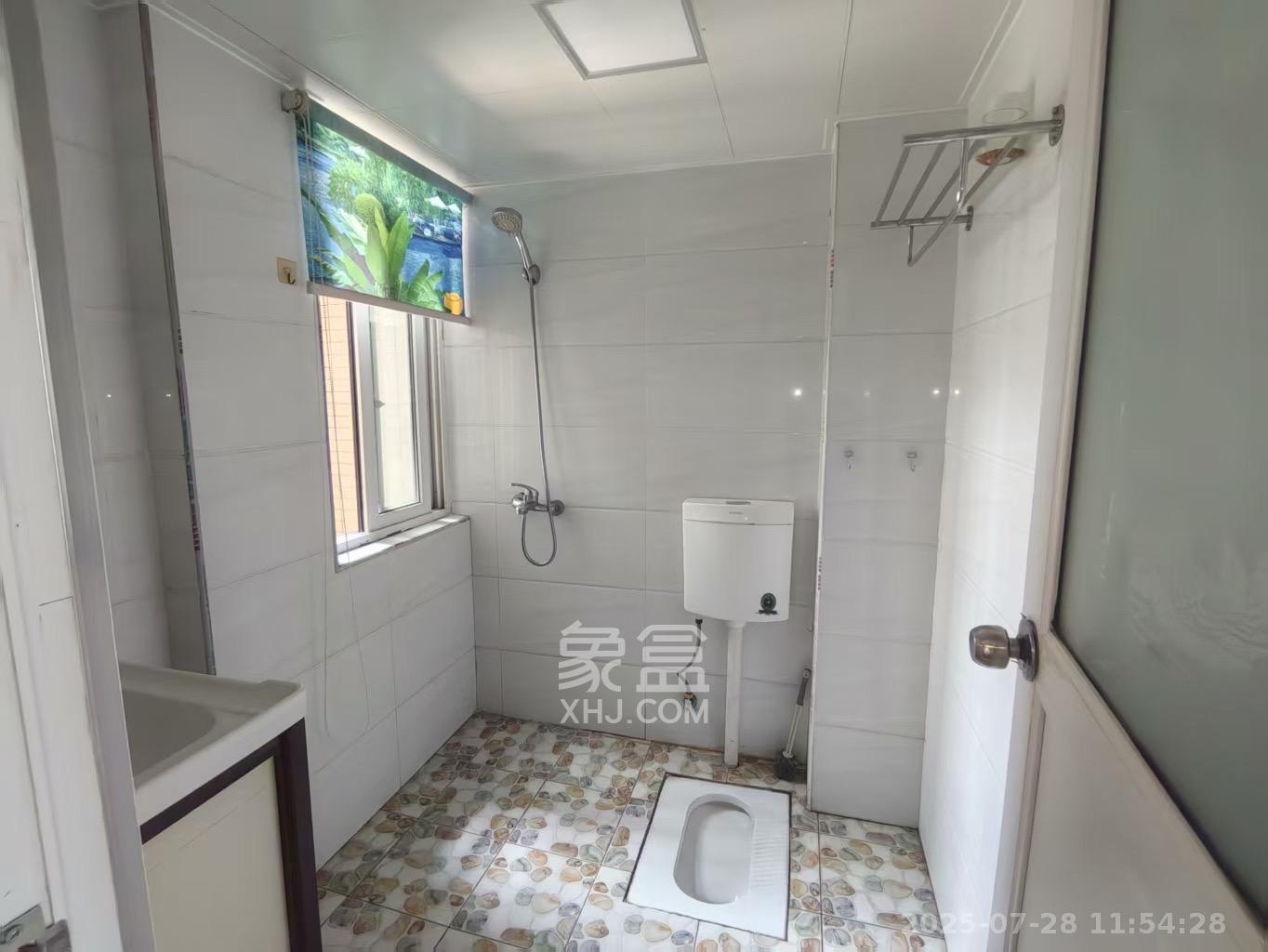 丰园城(鄱阳小区二期)  3室2厅2卫    2000.0元/月 丰园城(鄱阳小区二期)  3室2厅2卫    2000.0元/月