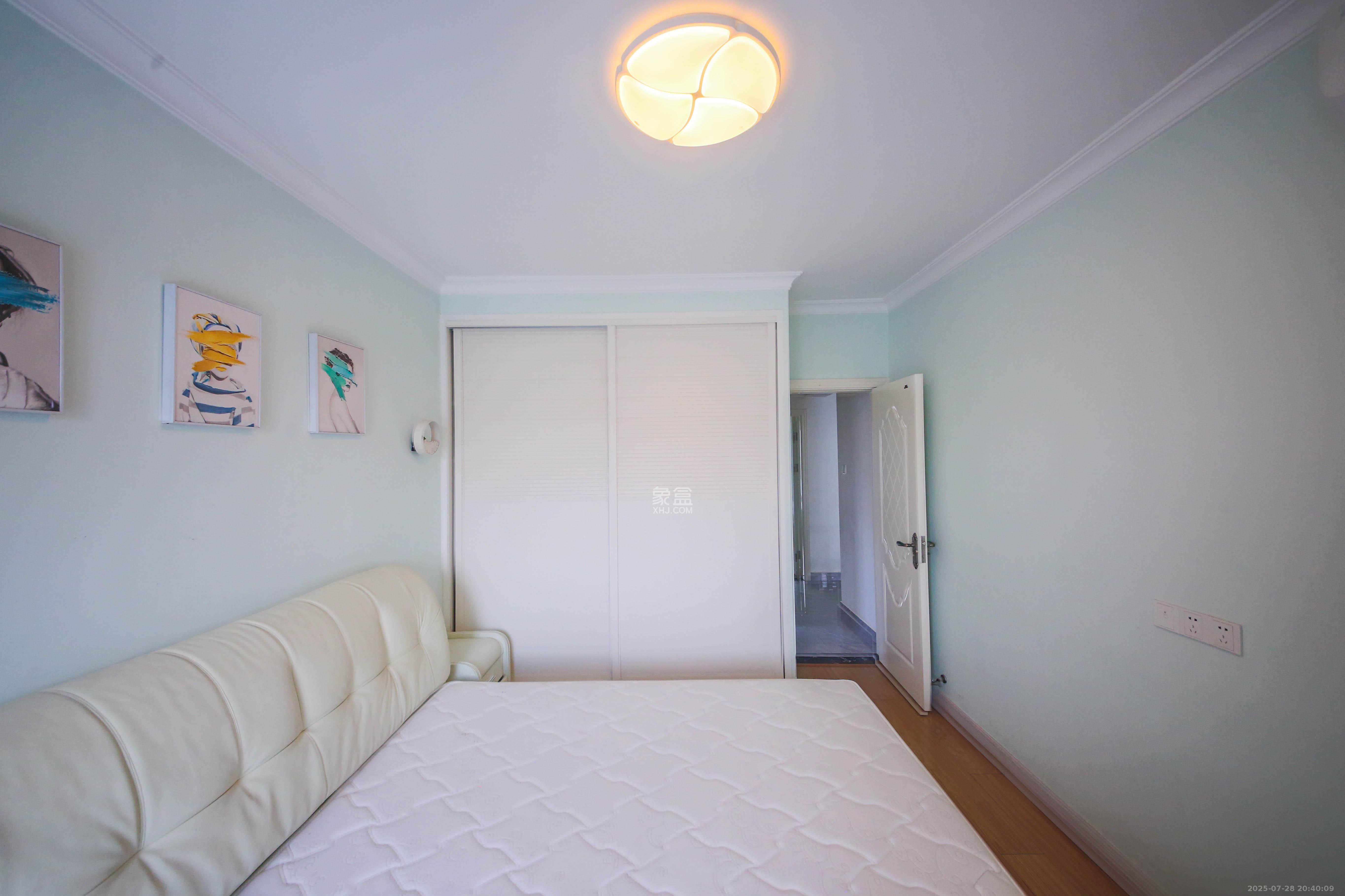 富瑞星座  3室2厅1卫    100.0万卧室