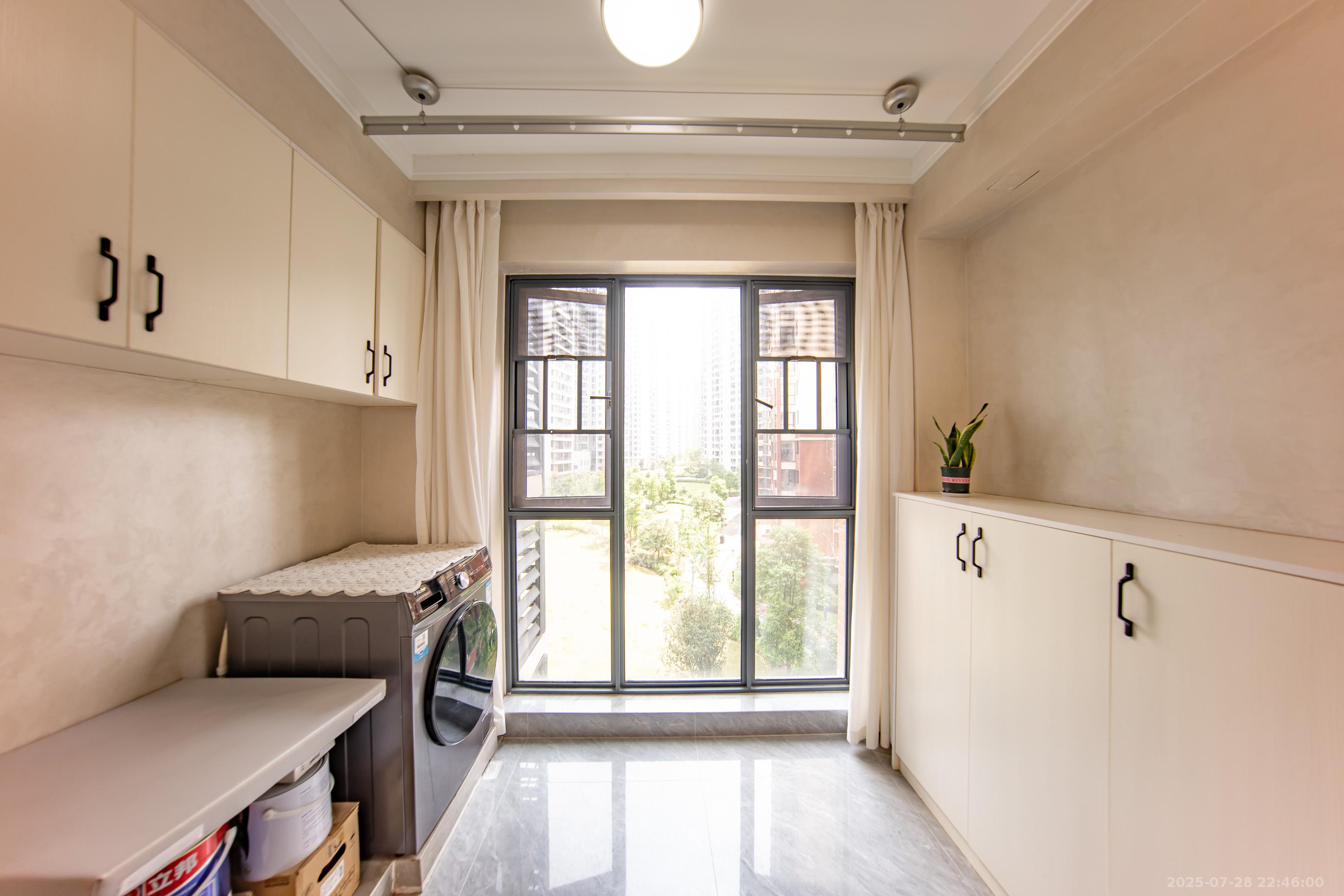 蔷薇国际 2室1厅1卫 49.8万 蔷薇国际 2室1厅1卫 49.8万阳台