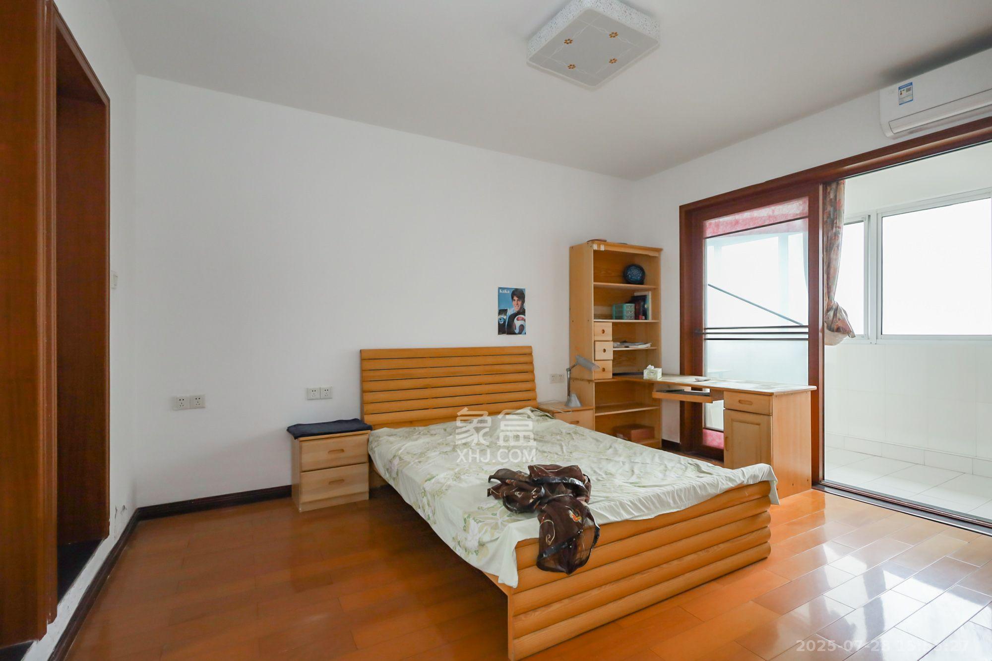 枫树园 4室2厅2卫 3500.0元/月 枫树园 4室2厅2卫 3500.0元/月室内图