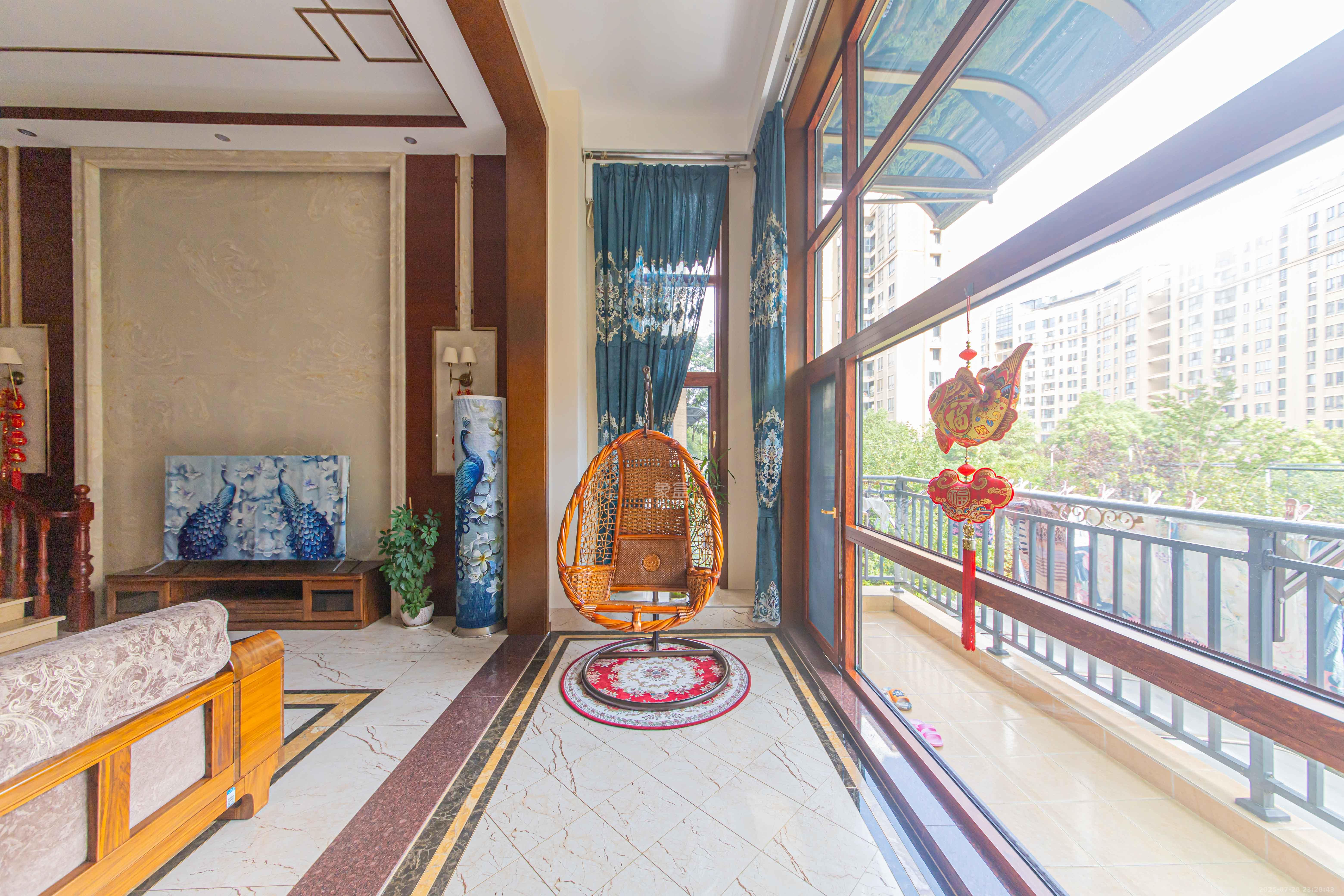 鑫远尚玺苑 5室2厅2卫 388.0万 鑫远尚玺苑 5室2厅2卫 388.0万阳台