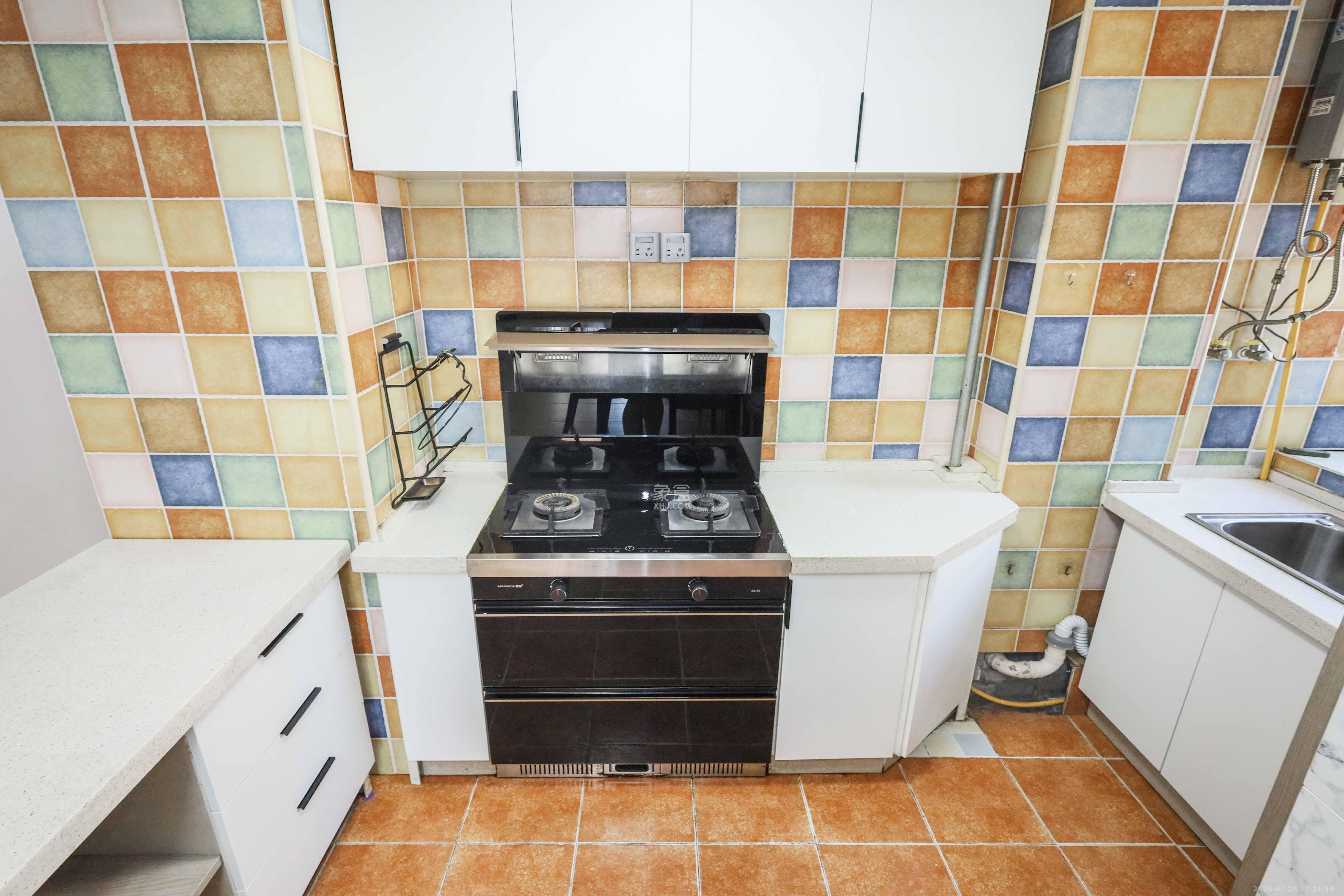 天元涉外景园C区  3室2厅1卫    70.0万 天元涉外景园C区  3室2厅1卫    70.0万厨房