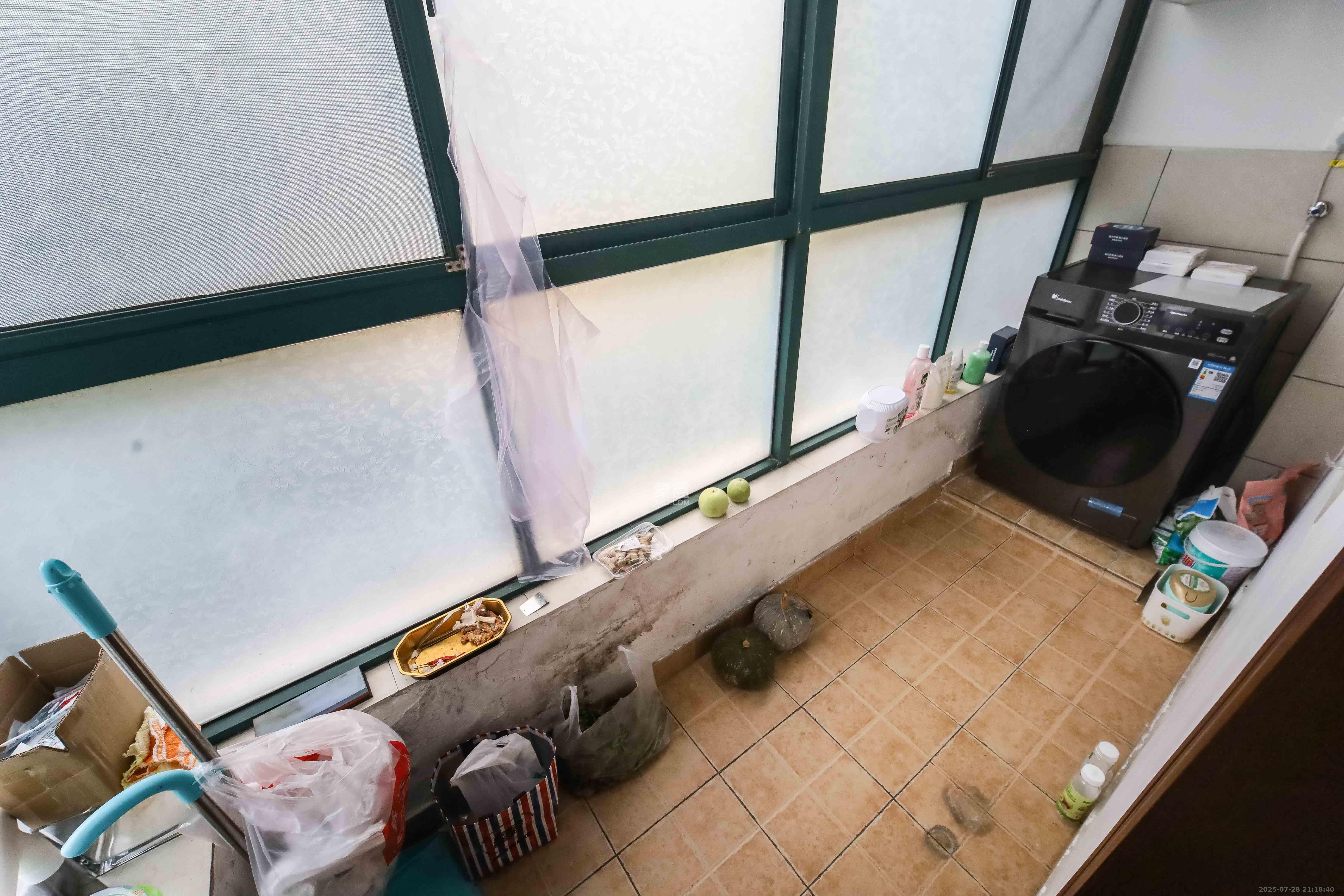 凯乐湘园 3室2厅2卫 99.8万 凯乐湘园 3室2厅2卫 99.8万阳台