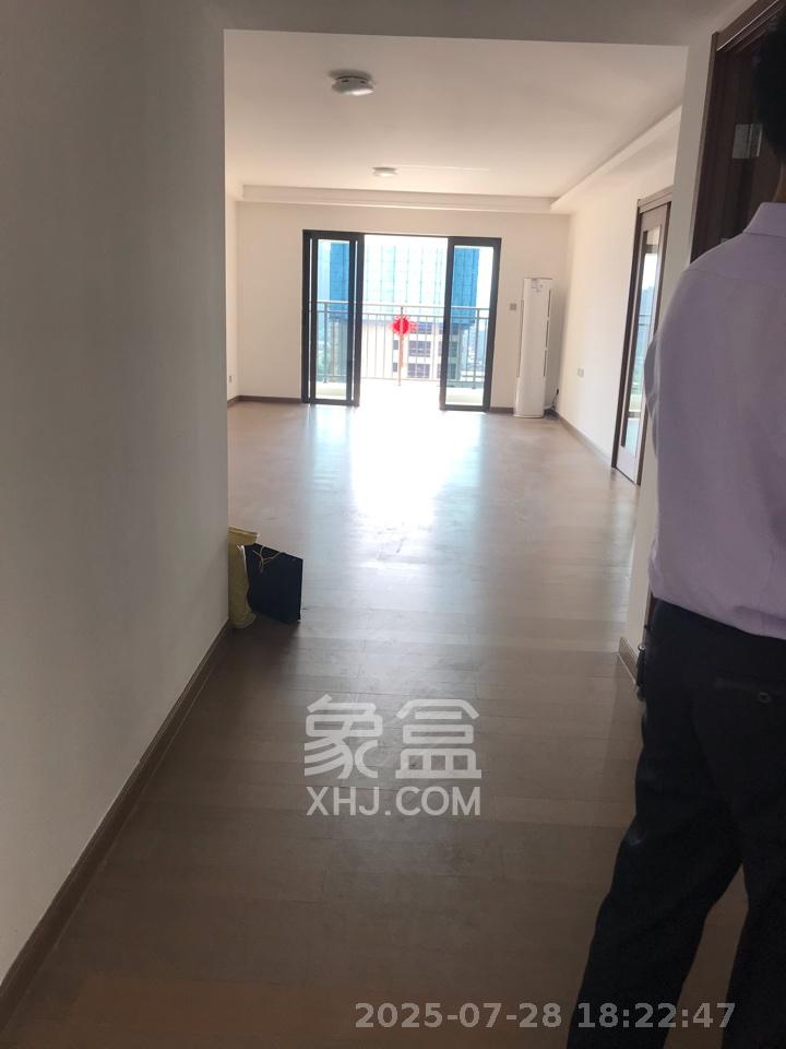 阳光城尚东湾蓝莓苑 5室2厅3卫 4200.0元/月 阳光城尚东湾蓝莓苑 5室2厅3卫 4200.0元/月室内图