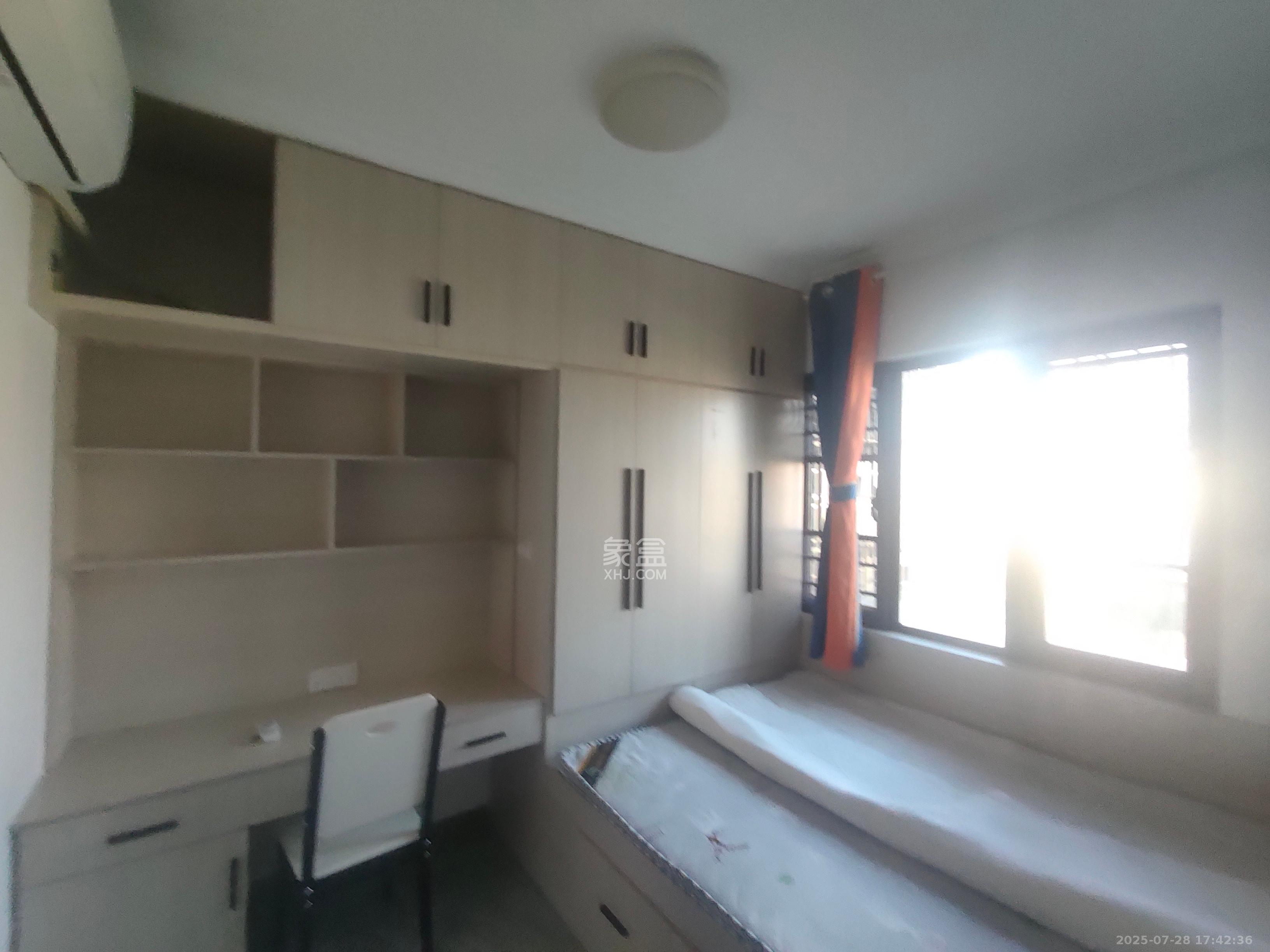 和润园三期 4室2厅1卫 2300.0元/月 和润园三期 4室2厅1卫 2300.0元/月室内图