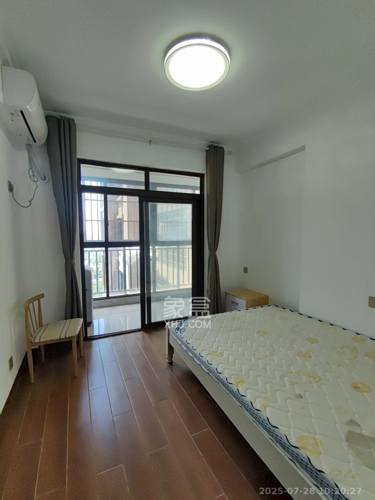 紫鑫御湖湾  3室2厅2卫    2200.0元/月 紫鑫御湖湾  3室2厅2卫    2200.0元/月室内图