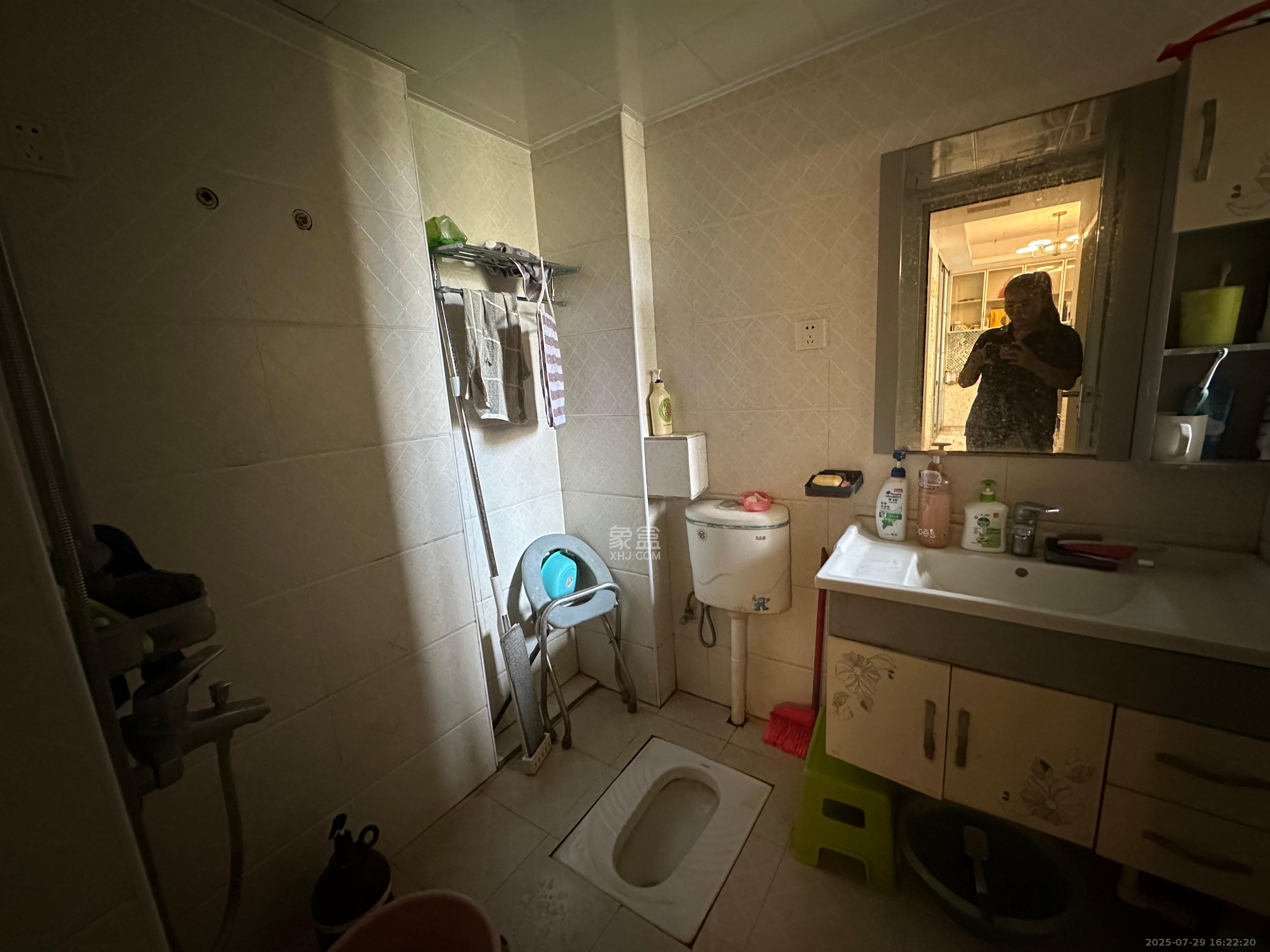 鄱阳小区  3室2厅2卫    2000.0元/月室内图