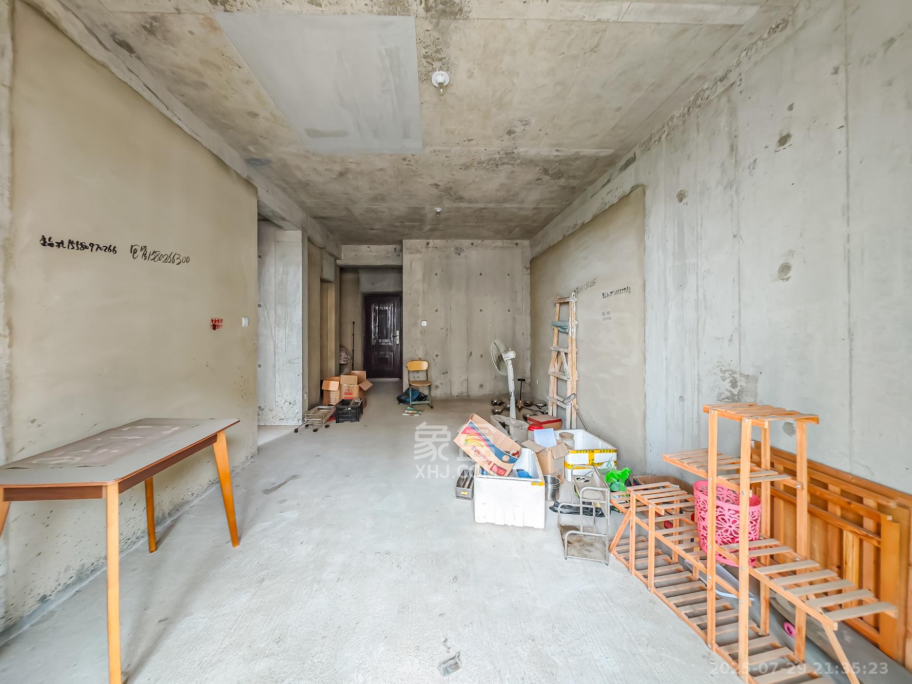 中岭景苑  2室2厅1卫    42.0万 中岭景苑  2室2厅1卫    42.0万客厅