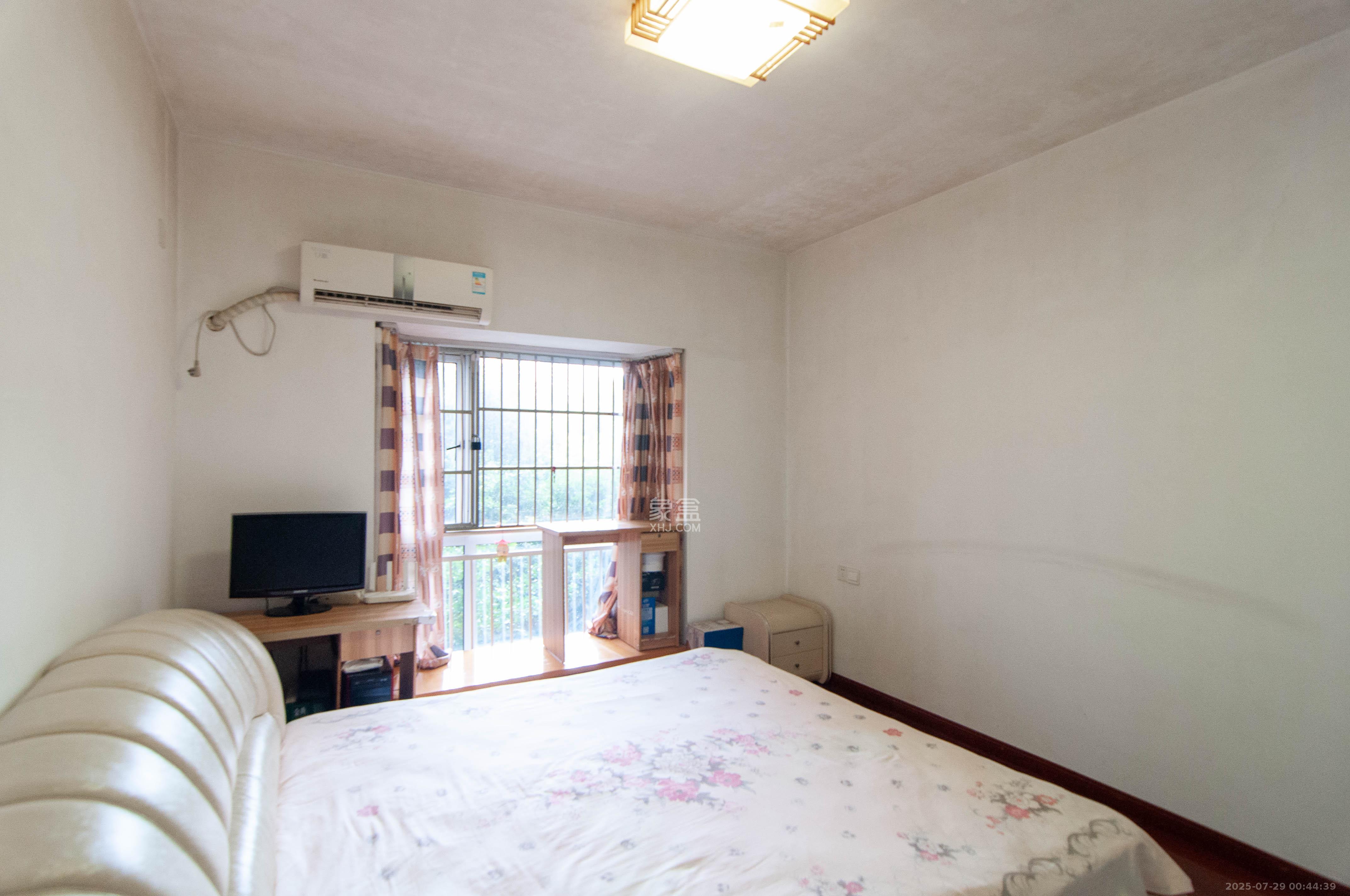 西点公园里  3室2厅2卫    140.0万其他